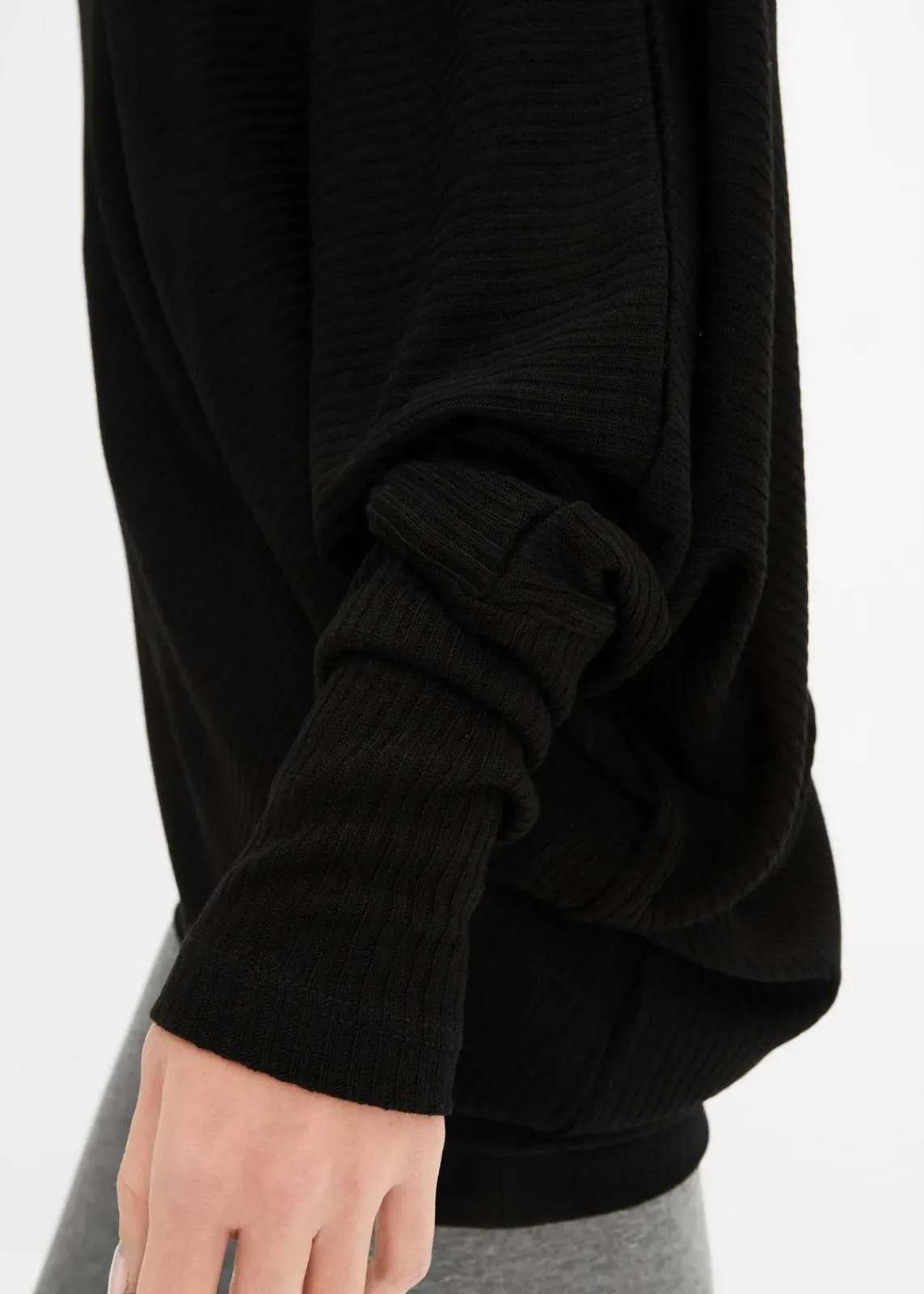 bonprix Bekleidung·Umstandsmode|Bekleidung·Jeans^Asymmetrischer Oversize-Pullover schwarz