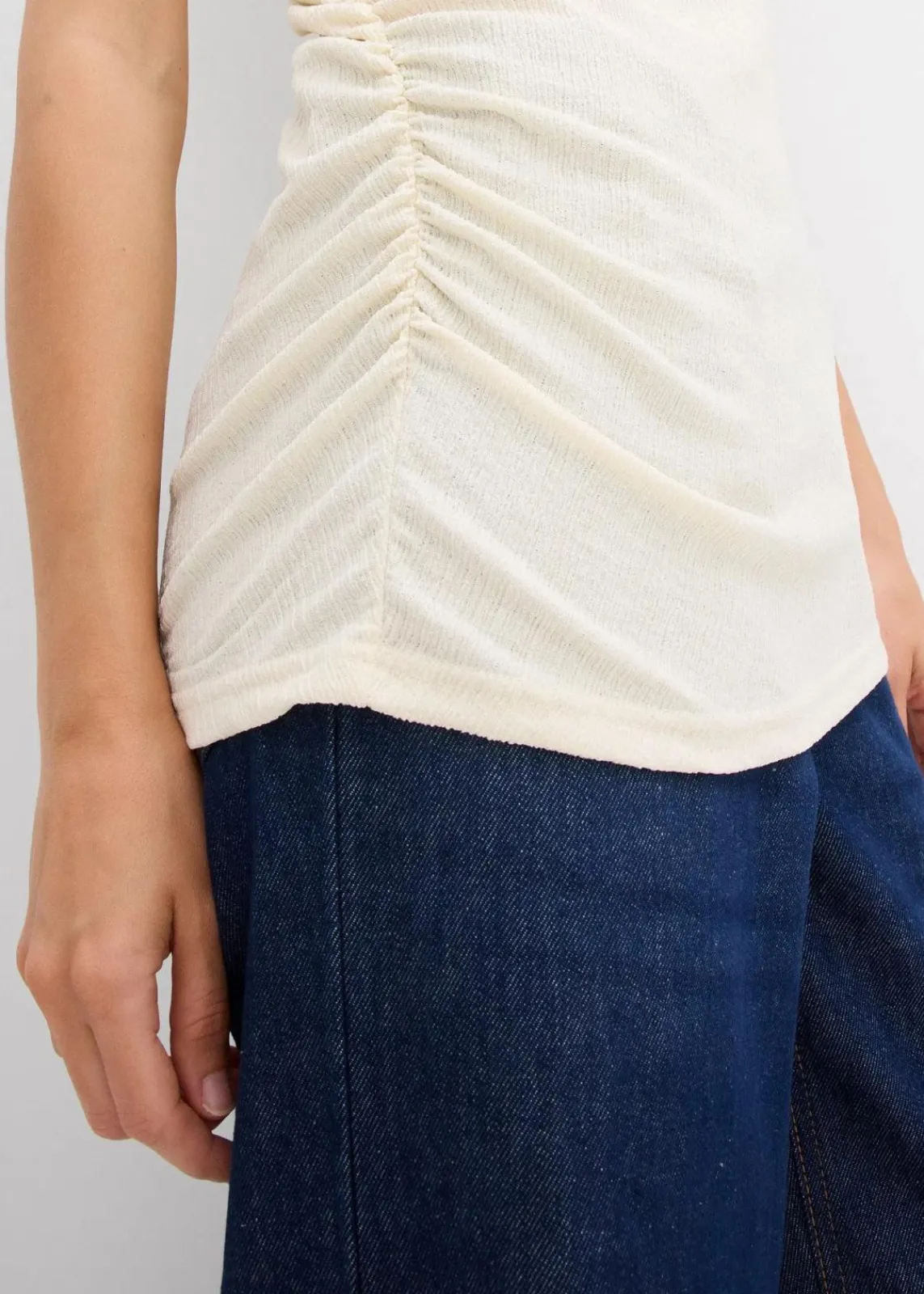 bonprix Shirts & Tops|Nachhaltigere Materialien^Asymmetrisches Top aus leichtem Crêpe natur