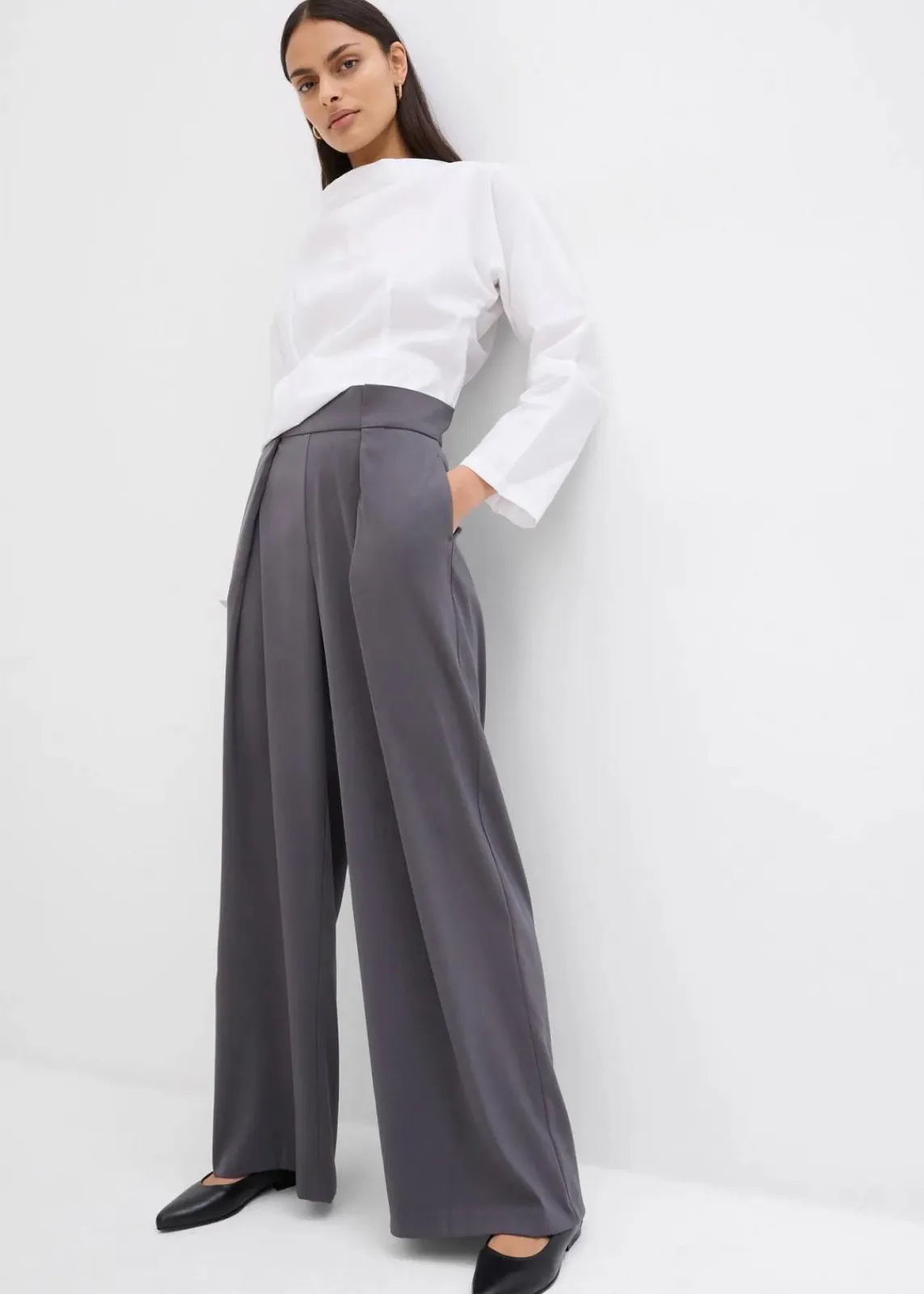 bonprix Bekleidung·Kleider^Ausgestellte Bundfaltenhose schiefergrau
