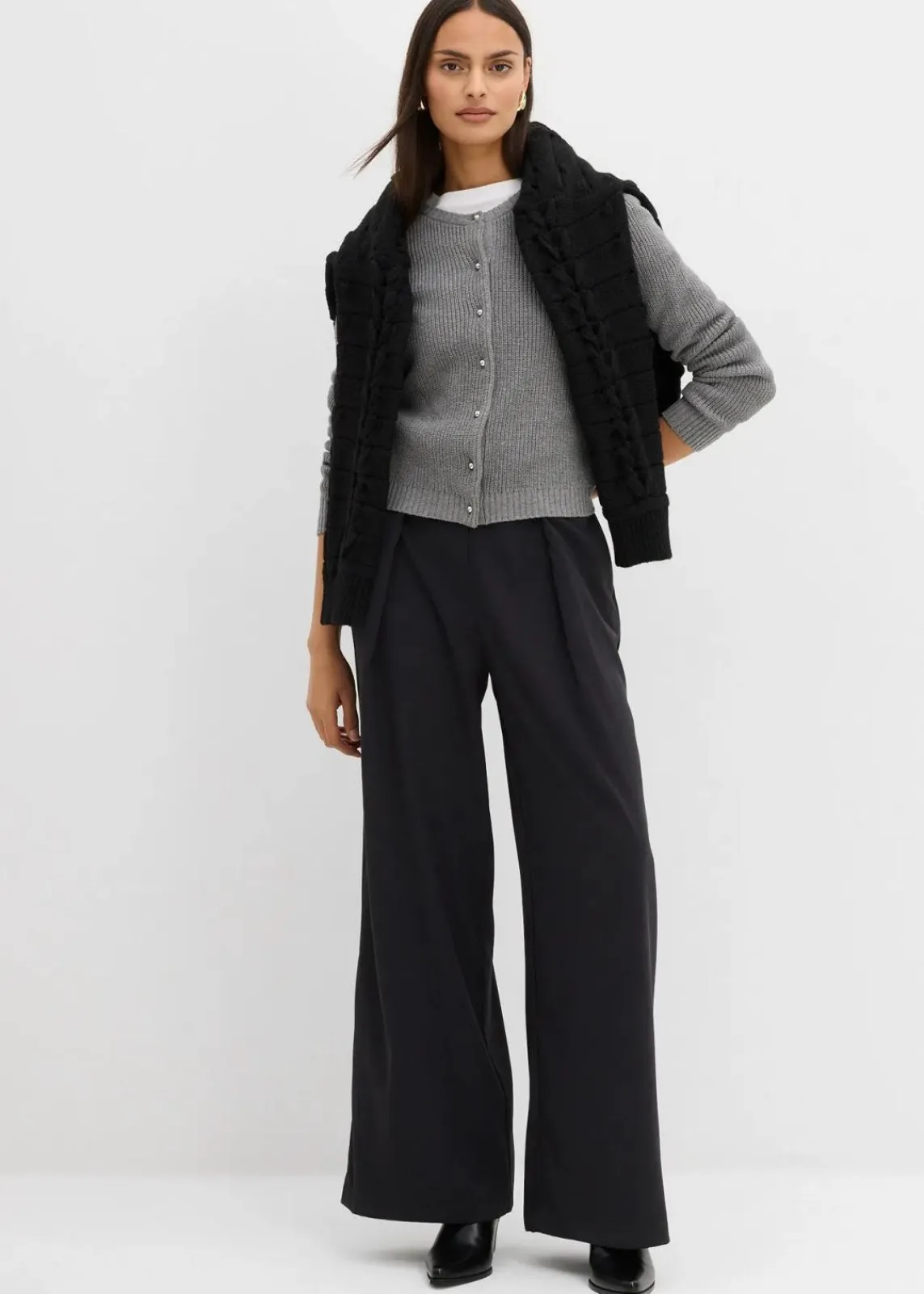 bonprix Bekleidung·Kleider^Ausgestellte Bundfaltenhose schwarz
