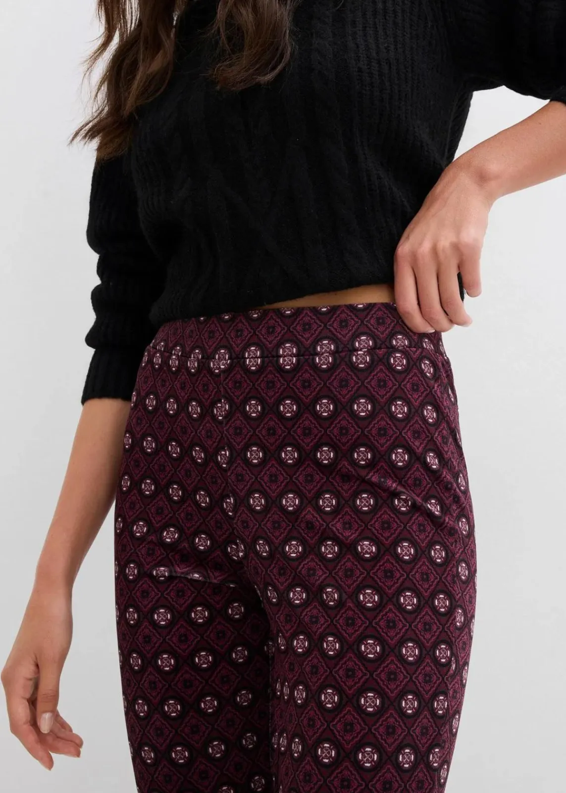 bonprix Bekleidung·Kleider|Hosen^Ausgestellte Leggings aus softem Samt dunkelbeere bedruckt