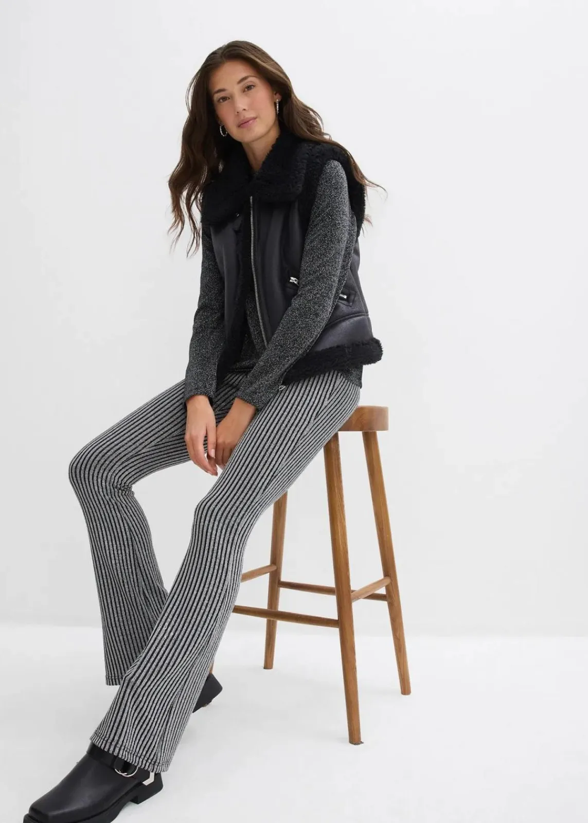 bonprix Bekleidung·Kleider|Hosen^Ausgestellte Leggings mit Glitzergarn schwarz lurex gestreift
