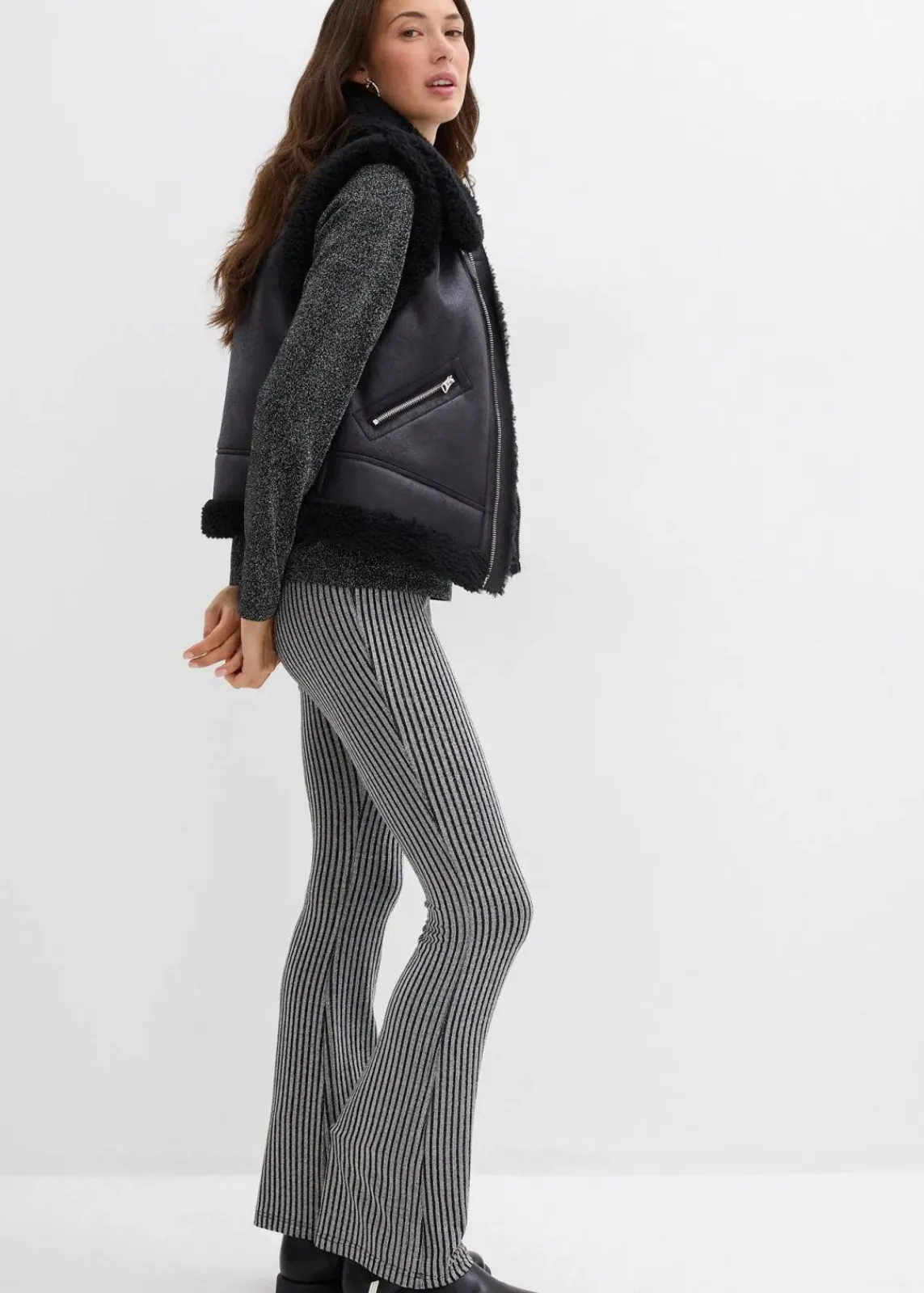 bonprix Bekleidung·Kleider|Hosen^Ausgestellte Leggings mit Glitzergarn schwarz lurex gestreift