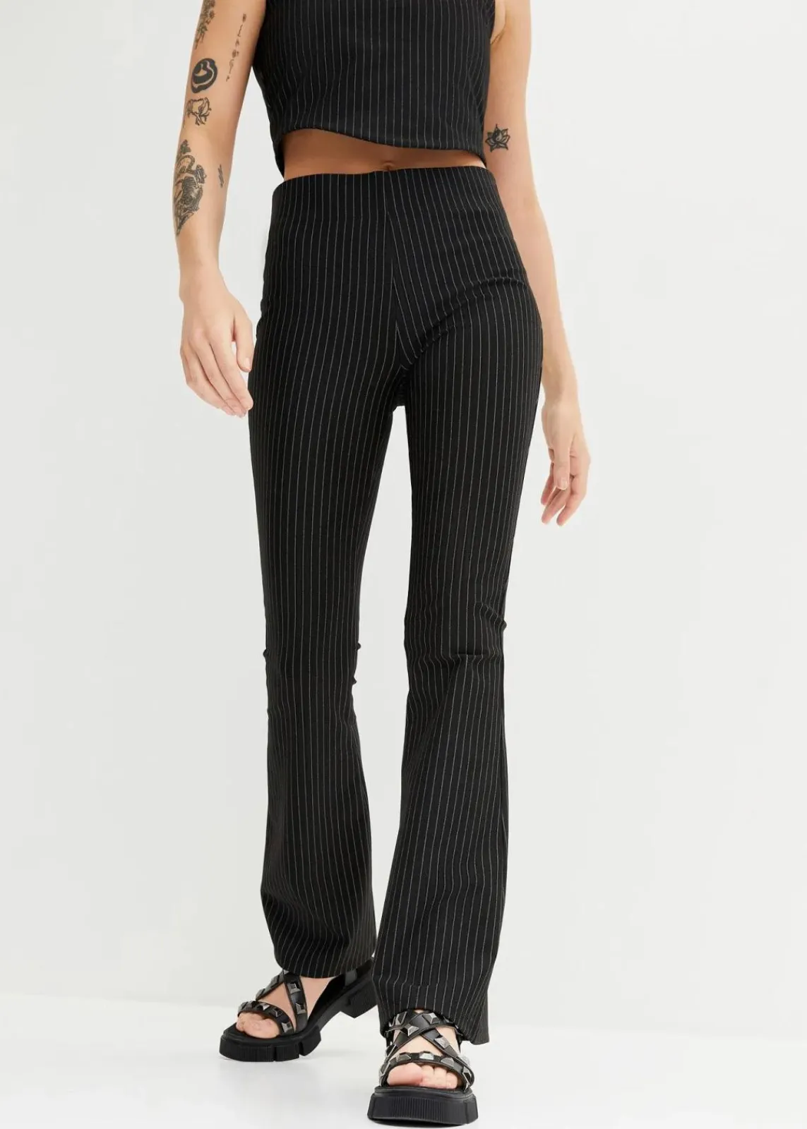 bonprix Bekleidung·Kleider^Ausgestellte Schlupfhose mit Nadelstreifen schwarz/grau längs gestreift
