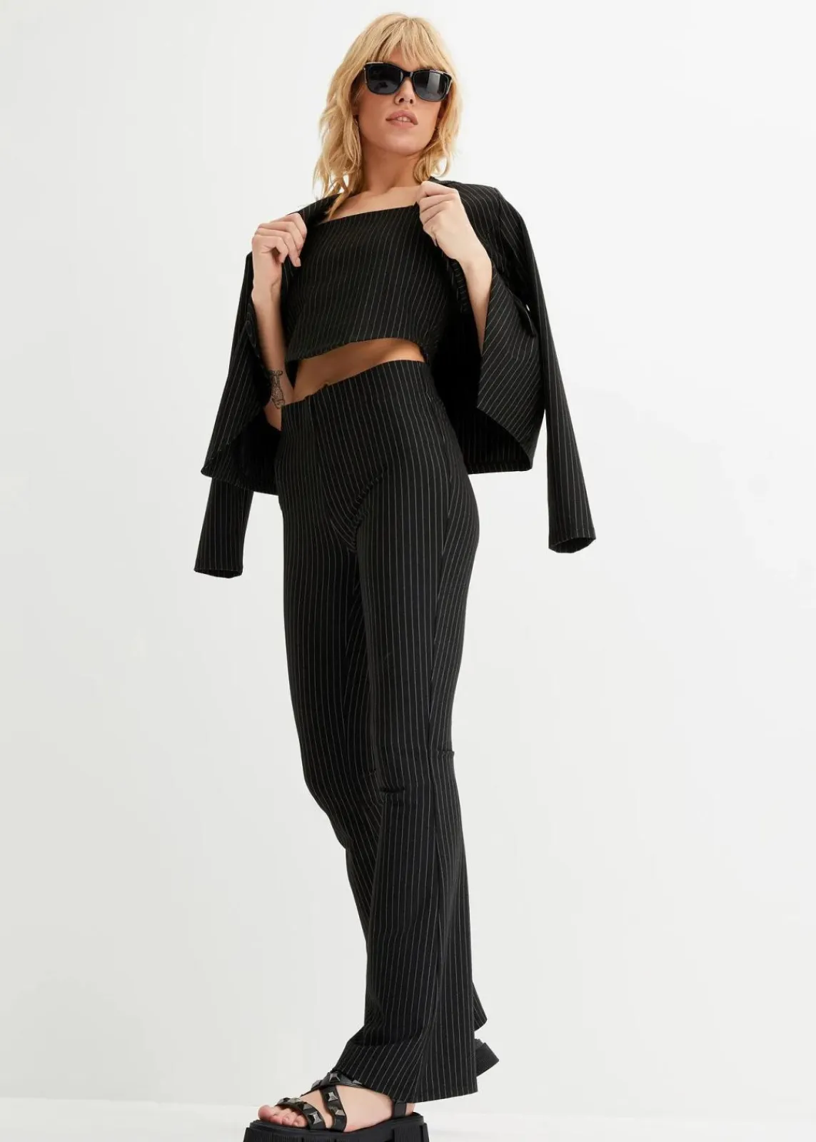 bonprix Bekleidung·Kleider^Ausgestellte Schlupfhose mit Nadelstreifen schwarz/grau längs gestreift