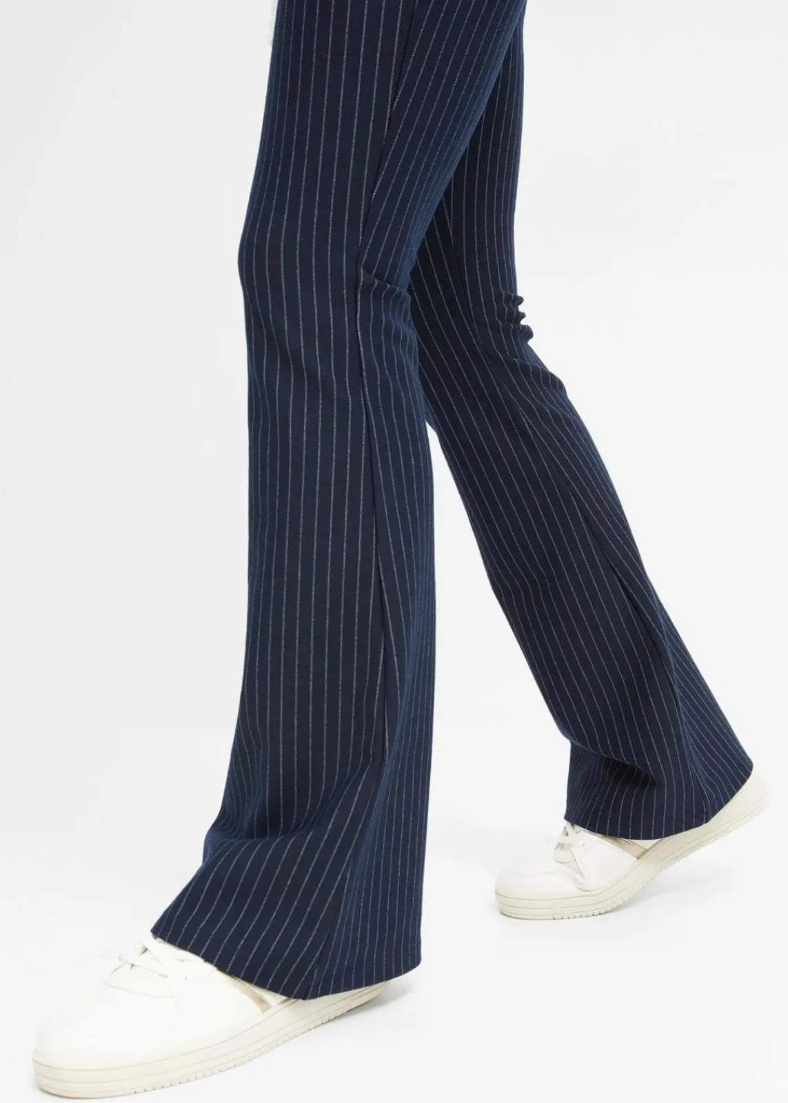 bonprix Bekleidung·Kleider^Ausgestellte Schlupfhose mit Nadelstreifen dunkelblau/wollweiß
