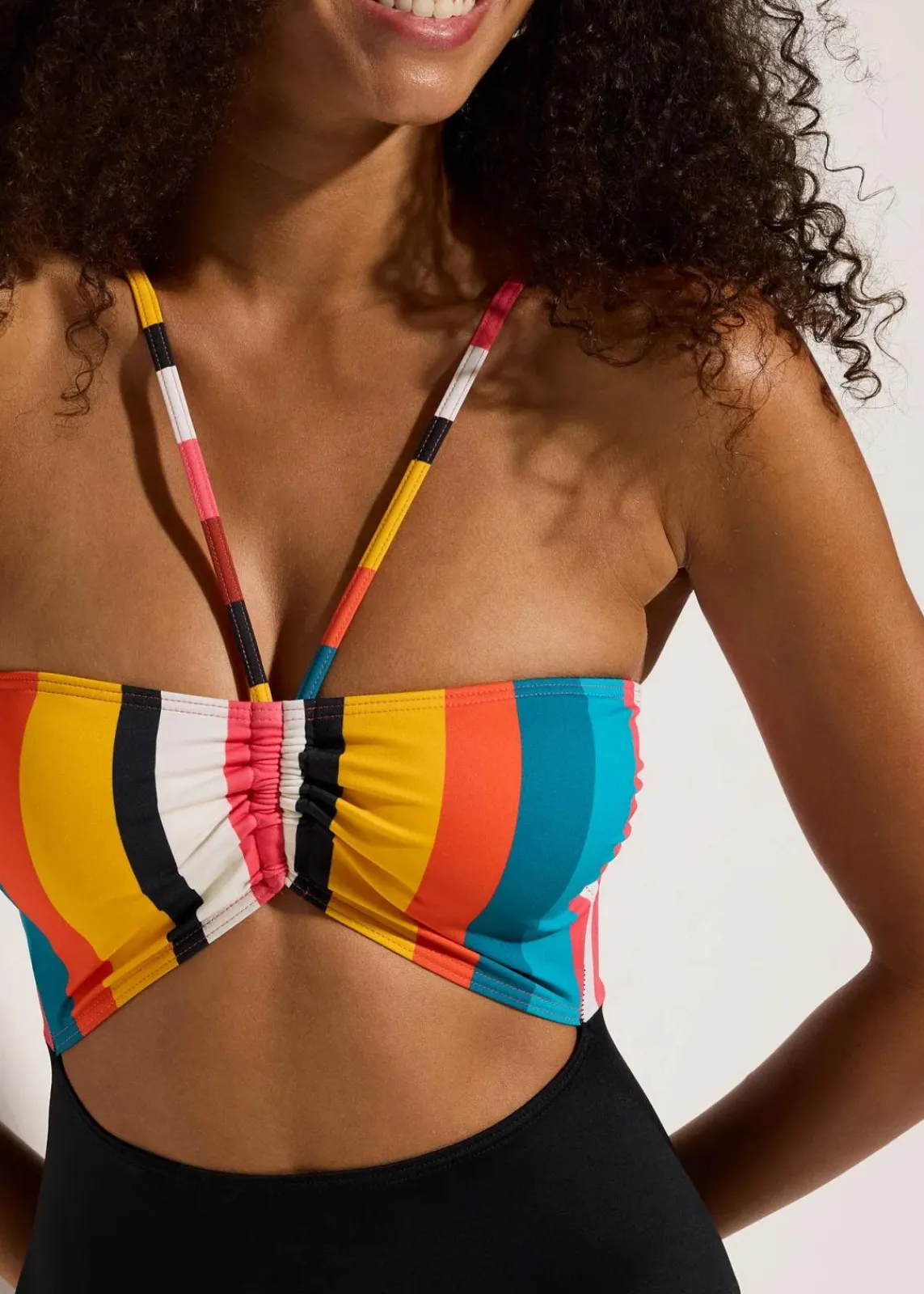 bonprix Nachhaltigere Materialien|Badeanzüge^Badeanzug mit Cut-Out schwarz/bunt gestreift