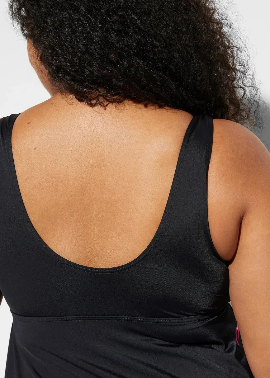bonprix Nachhaltigere Materialien|Badekleider^Badekleid mit breiten Trägern schwarz graphisch
