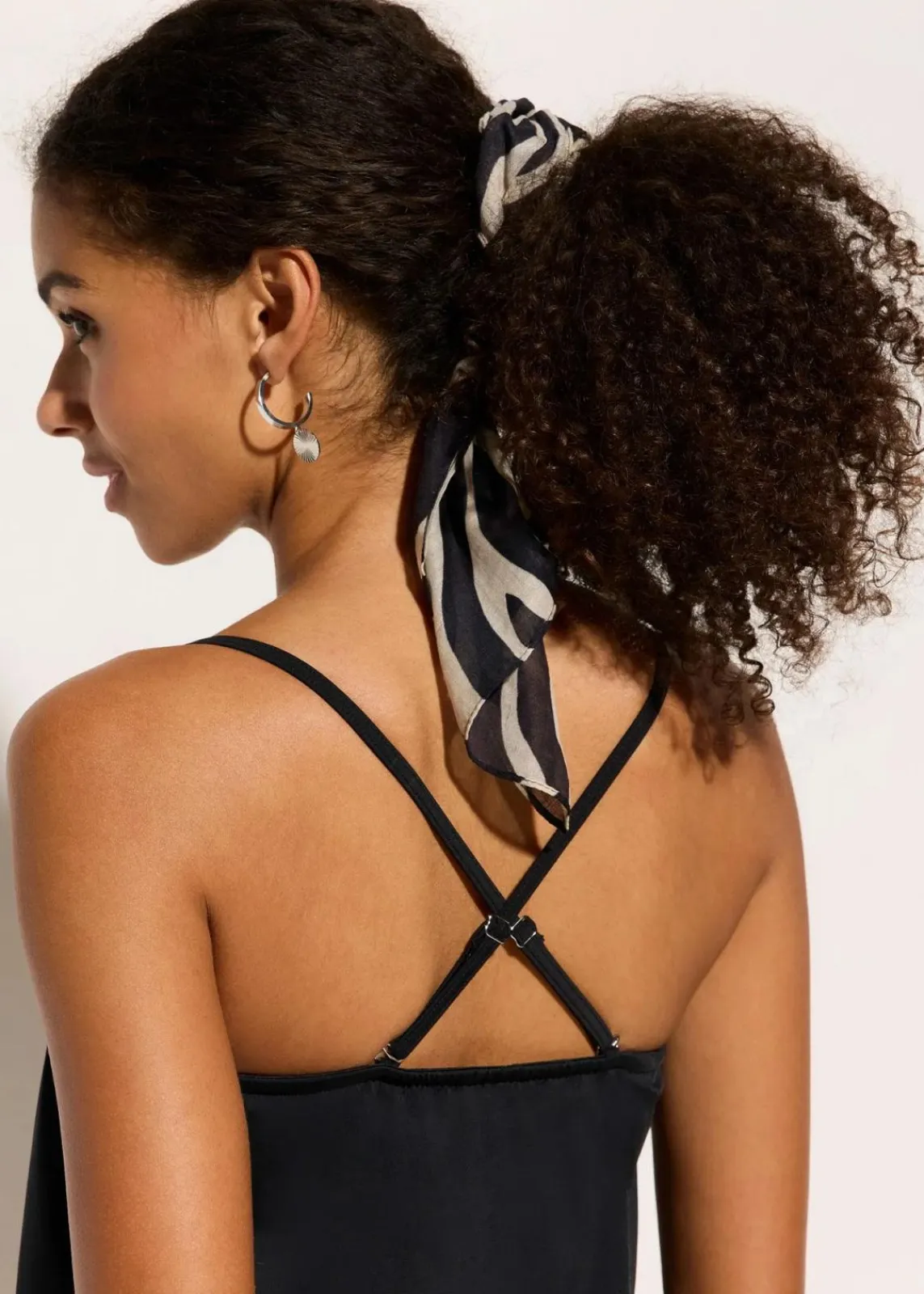 bonprix Nachhaltigere Materialien|Badeanzüge^Bandeau-Badeanzug mit abnehmbaren Trägern schwarz