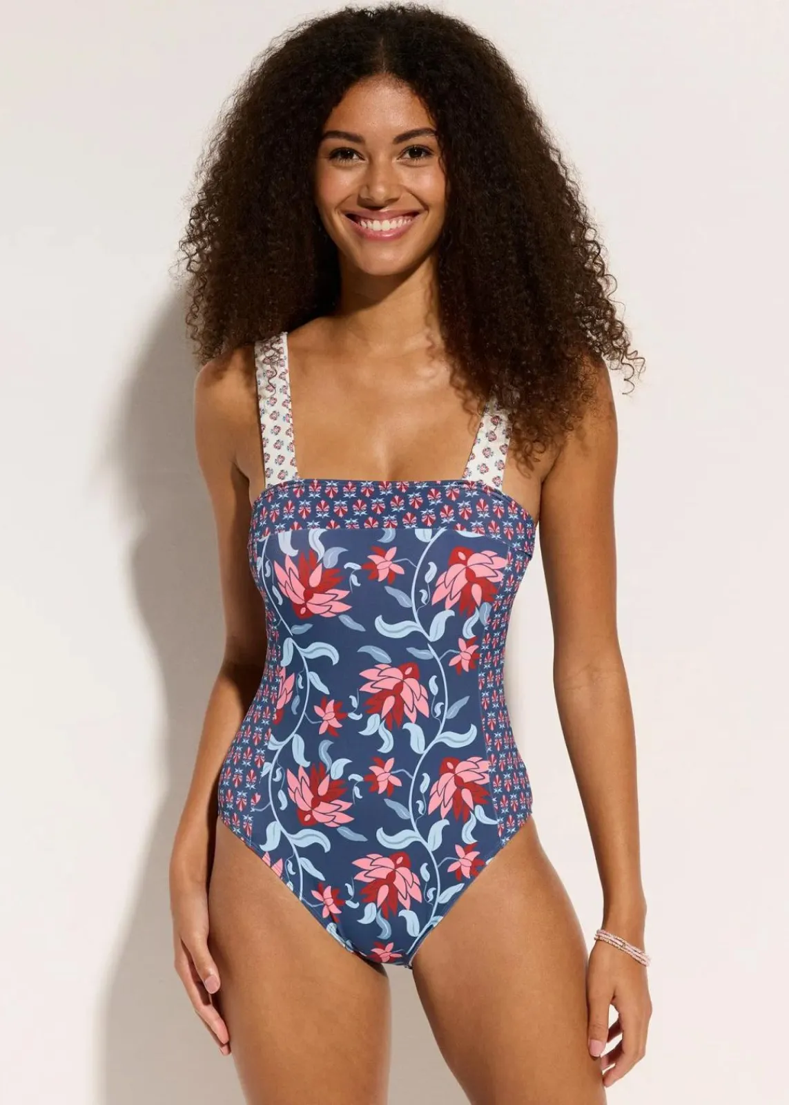bonprix Nachhaltigere Materialien|Nachhaltigere Materialien^Bandeau-Badeanzug mit breiten Trägern blau/rosa bedruckt