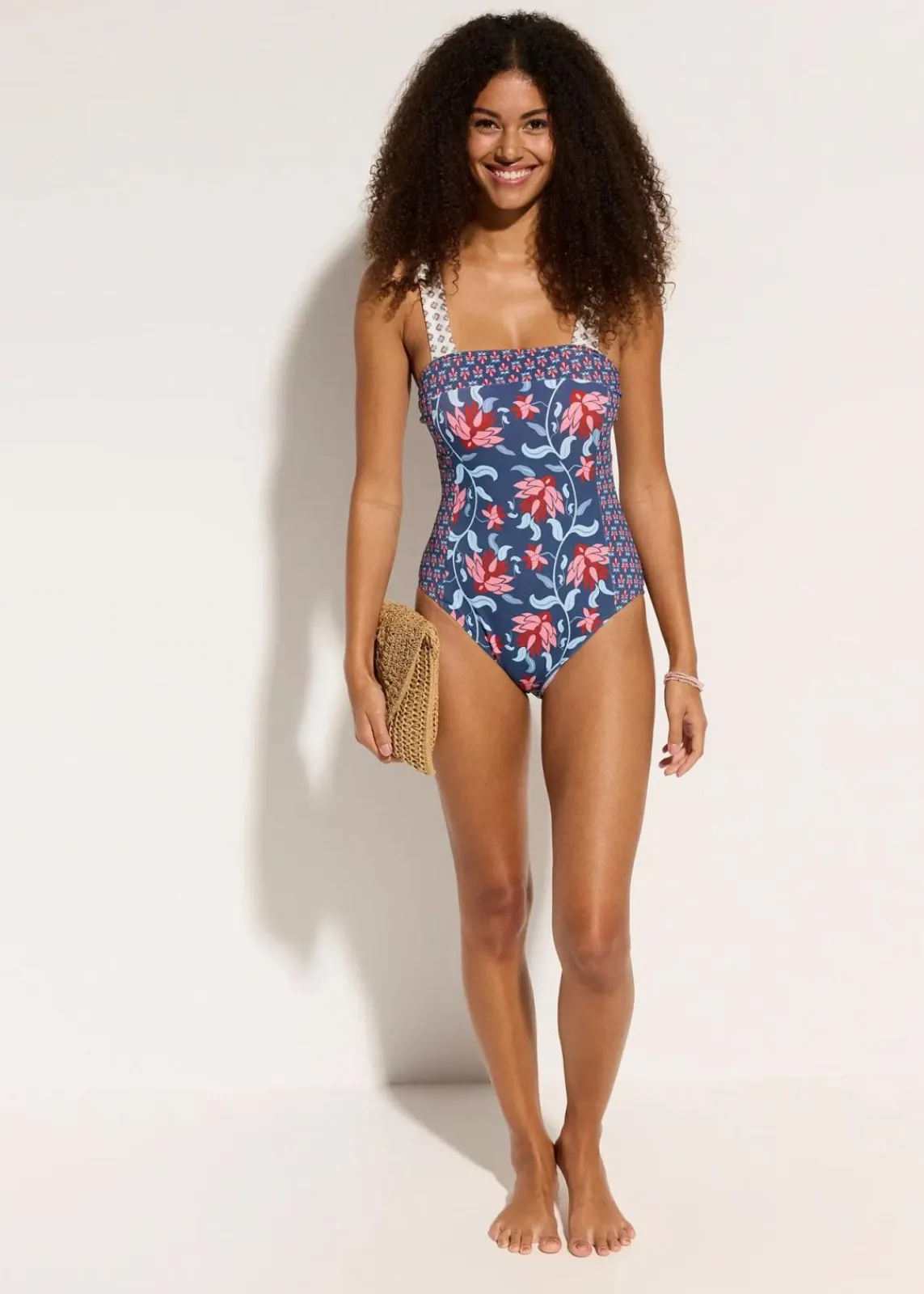 bonprix Nachhaltigere Materialien|Nachhaltigere Materialien^Bandeau-Badeanzug mit breiten Trägern blau/rosa bedruckt