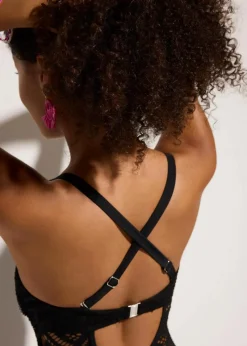 bonprix Nachhaltigere Materialien|Badeanzüge^Bandeau-Badeanzug mit Spitze schwarz