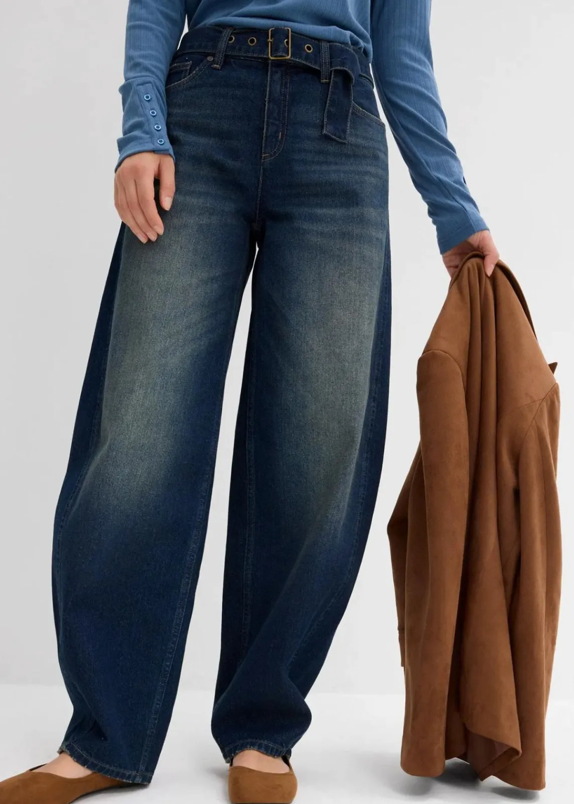 bonprix Jeans|Kurzgrößen^Barrel-Jeans Mid Waist mit Gürtel dunkelblau denim used