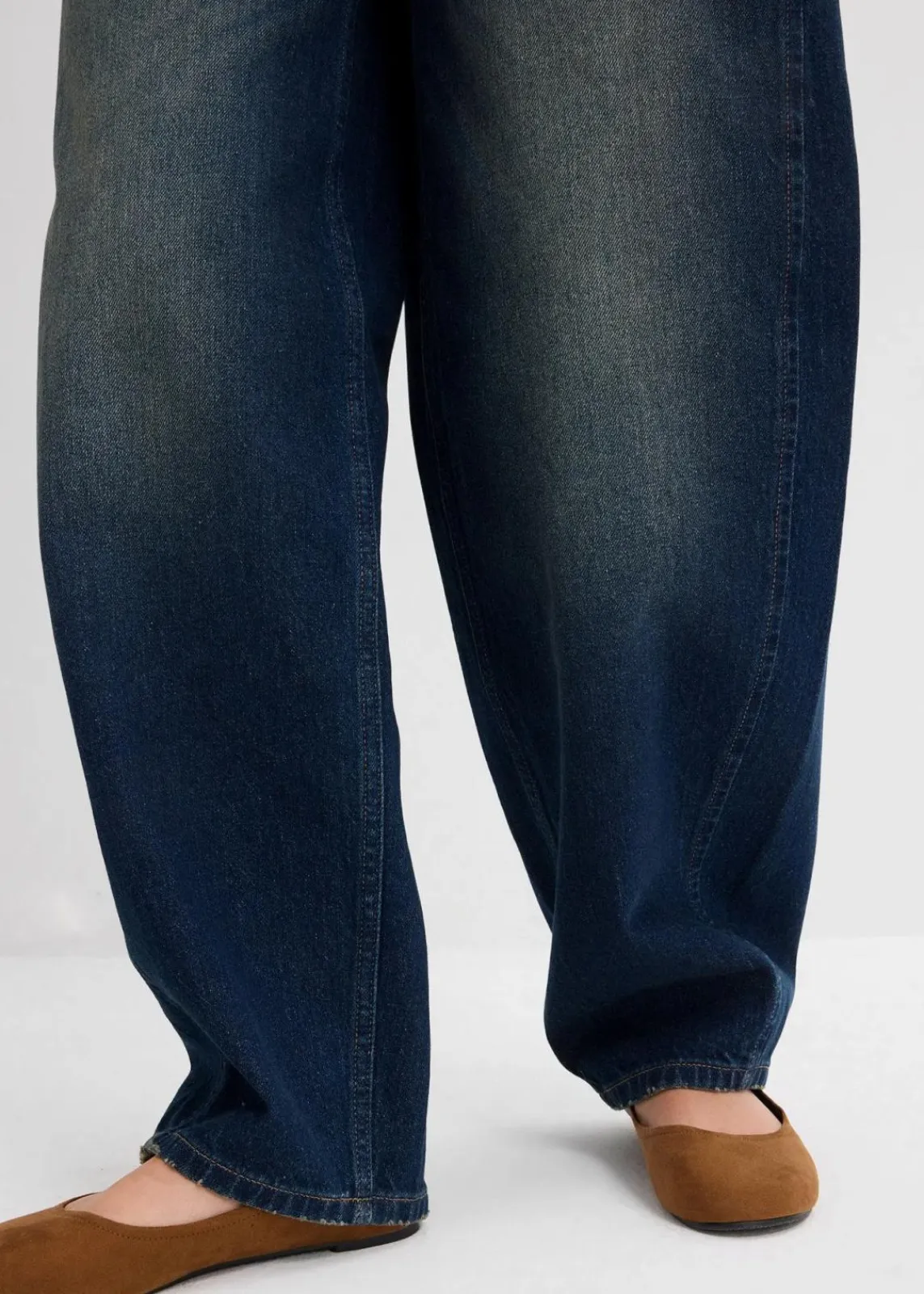 bonprix Jeans|Kurzgrößen^Barrel-Jeans Mid Waist mit Gürtel dunkelblau denim used