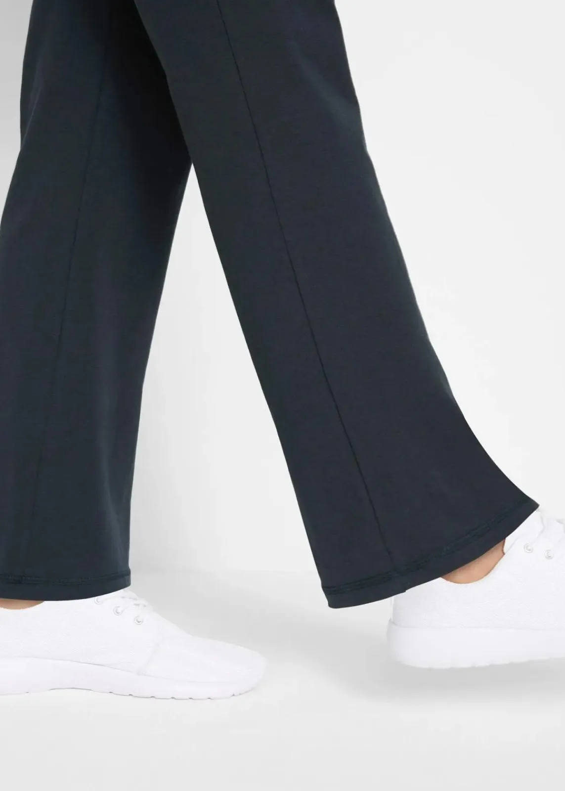 bonprix Hosen|Sportbekleidung^Baumwoll Sporthose mit Stretch, Bootcut schwarz/enzianblau