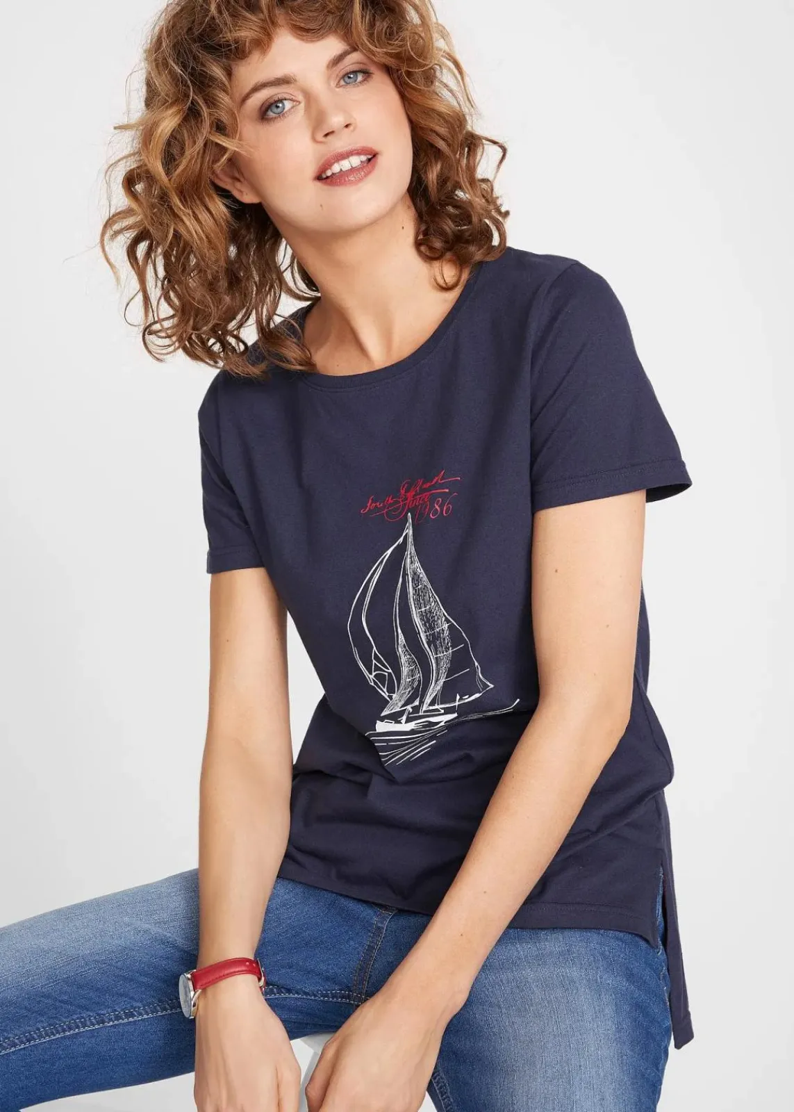 bonprix Nachhaltigere Materialien|Shirts & Tops^Baumwoll T-Shirt mit Seitenschlitz und Druck dunkelblau bedruckt
