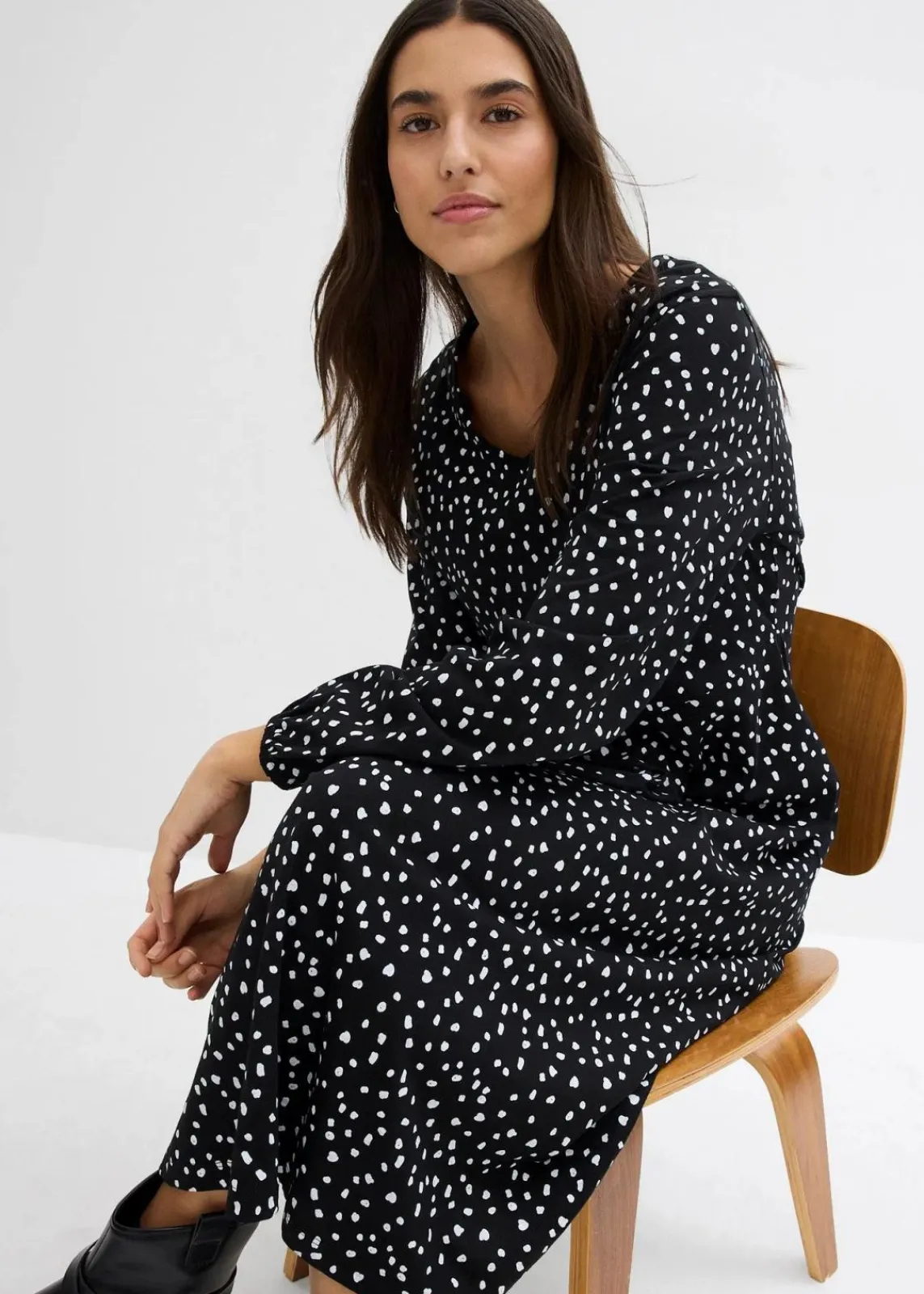 bonprix Kleider|Bekleidung·Pullover & Strickjacken^Baumwoll-Jerseykleid, Midilänge schwarz/wollweiß gepunktet