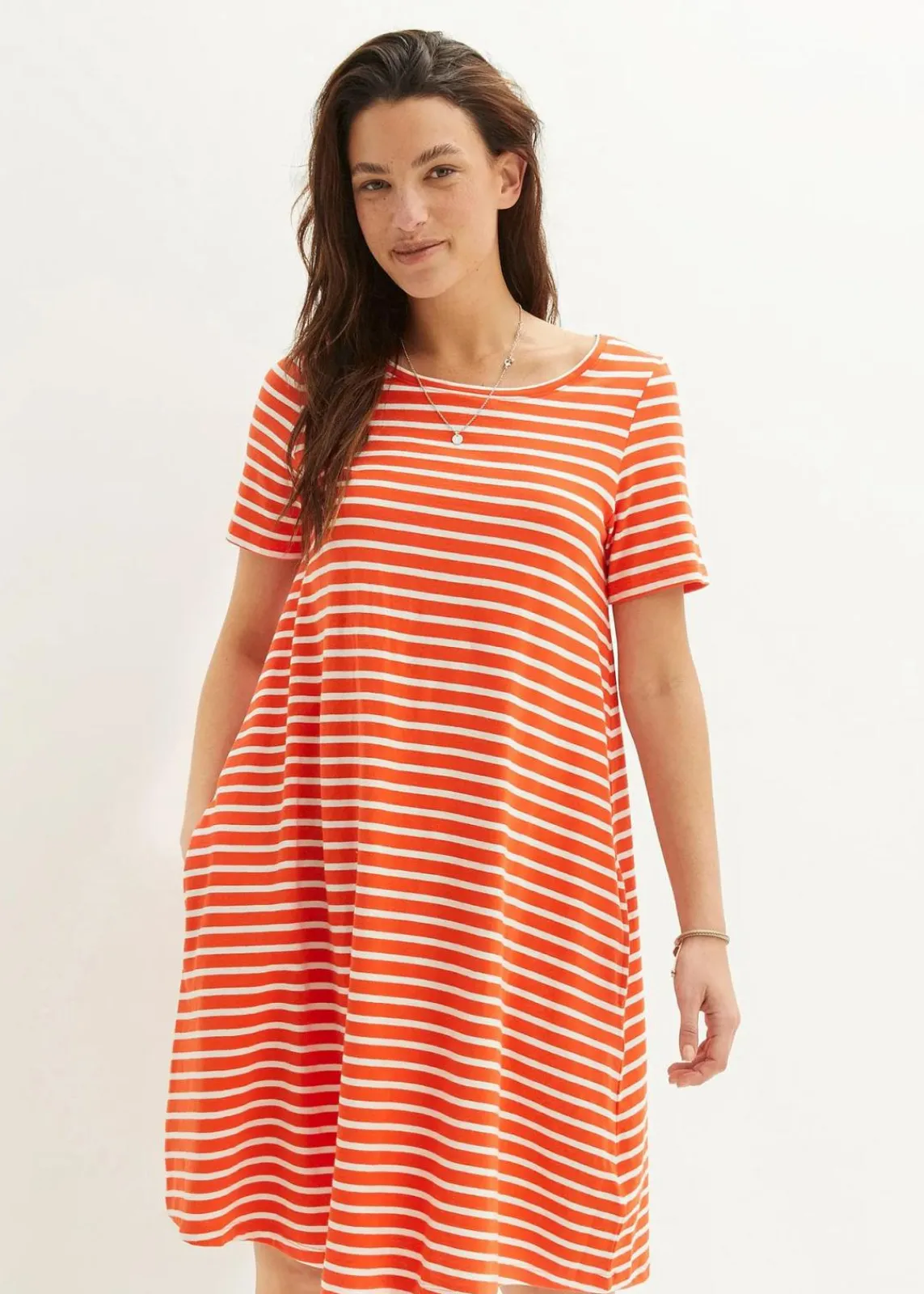 bonprix Kleider^Baumwoll-Shirtkleid aus Flammgarn mandarinrot/wollweiß gestreift