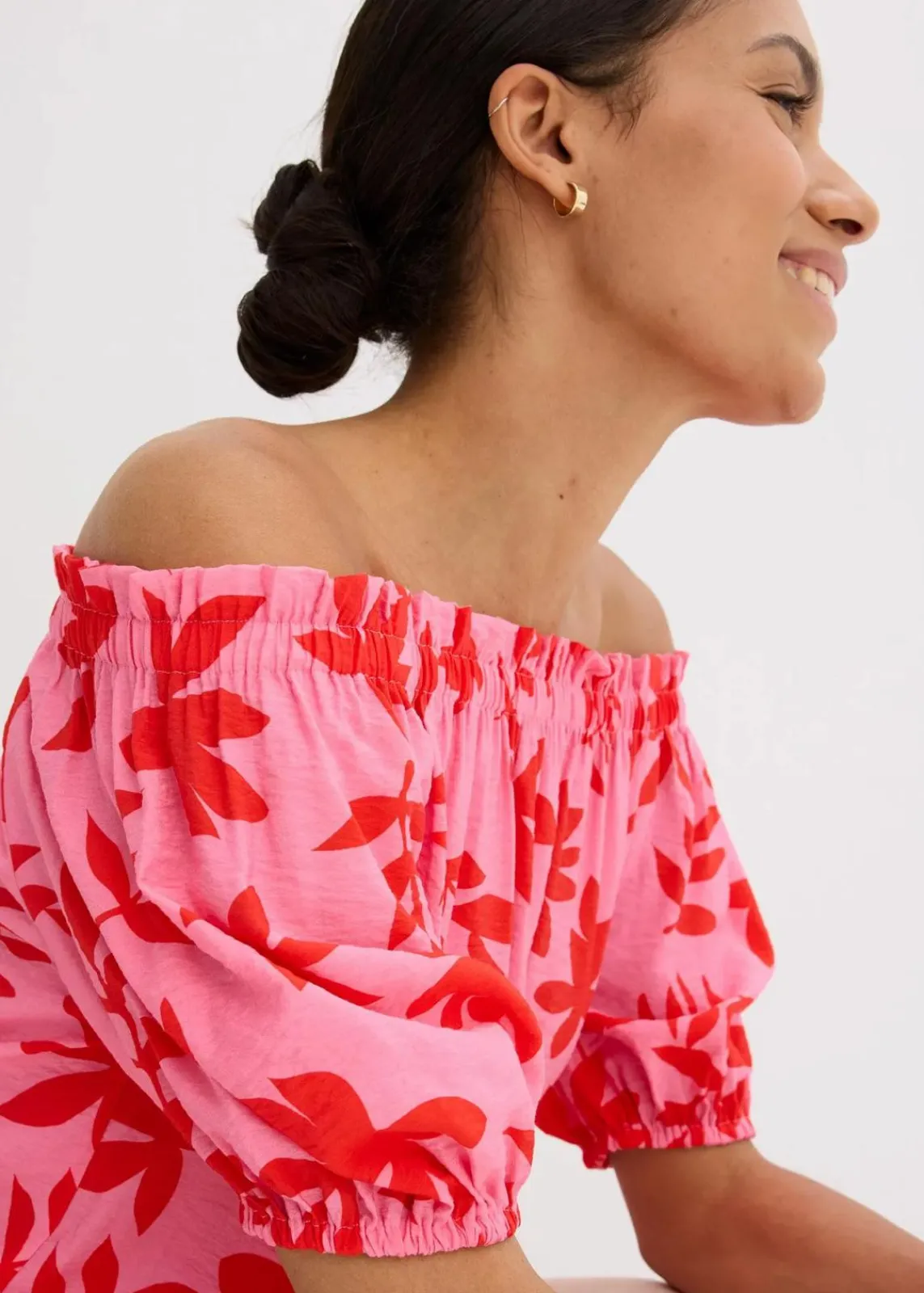 bonprix Bekleidung·Jacken & Mäntel|Blusen & Tuniken^bedruckte Carmenbluse aus feinem Viskose-Mix rot/pink floral