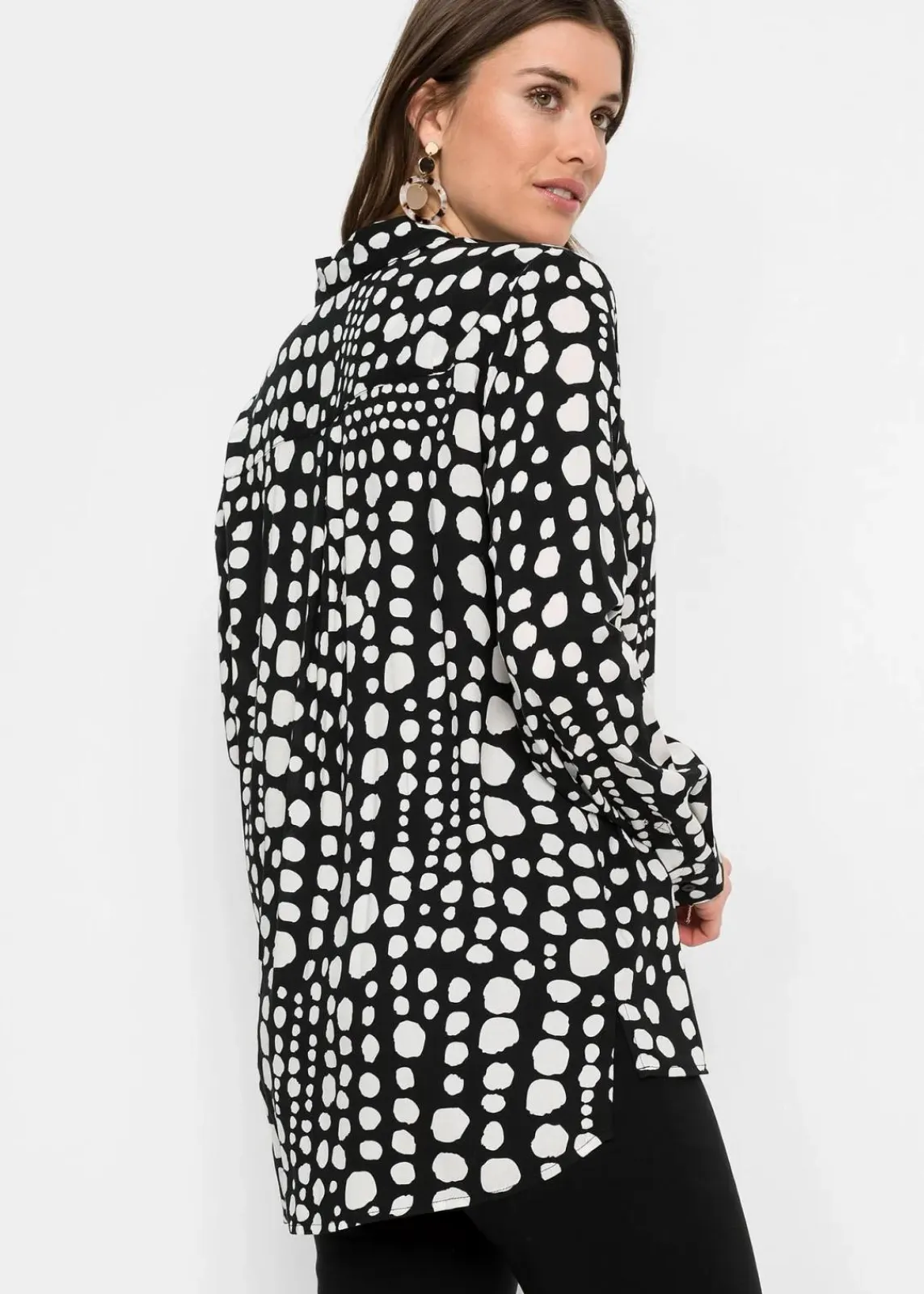 bonprix Blusen & Tuniken|Nachhaltigere Materialien^Bedruckte Longbluse aus nachhaltiger Viskose schwarz/wollweiß gepunktet