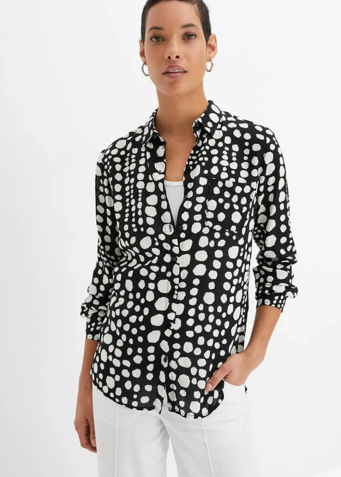 bonprix Blusen & Tuniken|Nachhaltigere Materialien^Bedruckte Longbluse aus nachhaltiger Viskose schwarz/wollweiß gepunktet