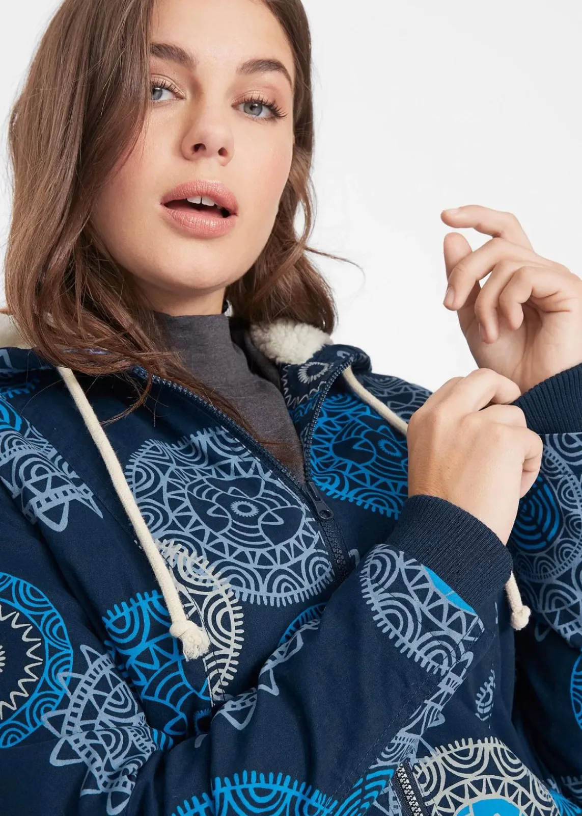 bonprix Jacken & Mäntel|Bekleidung·Hosen^Bedruckter Baumwoll-Parka mit Kapuze dunkelblau bedruckt