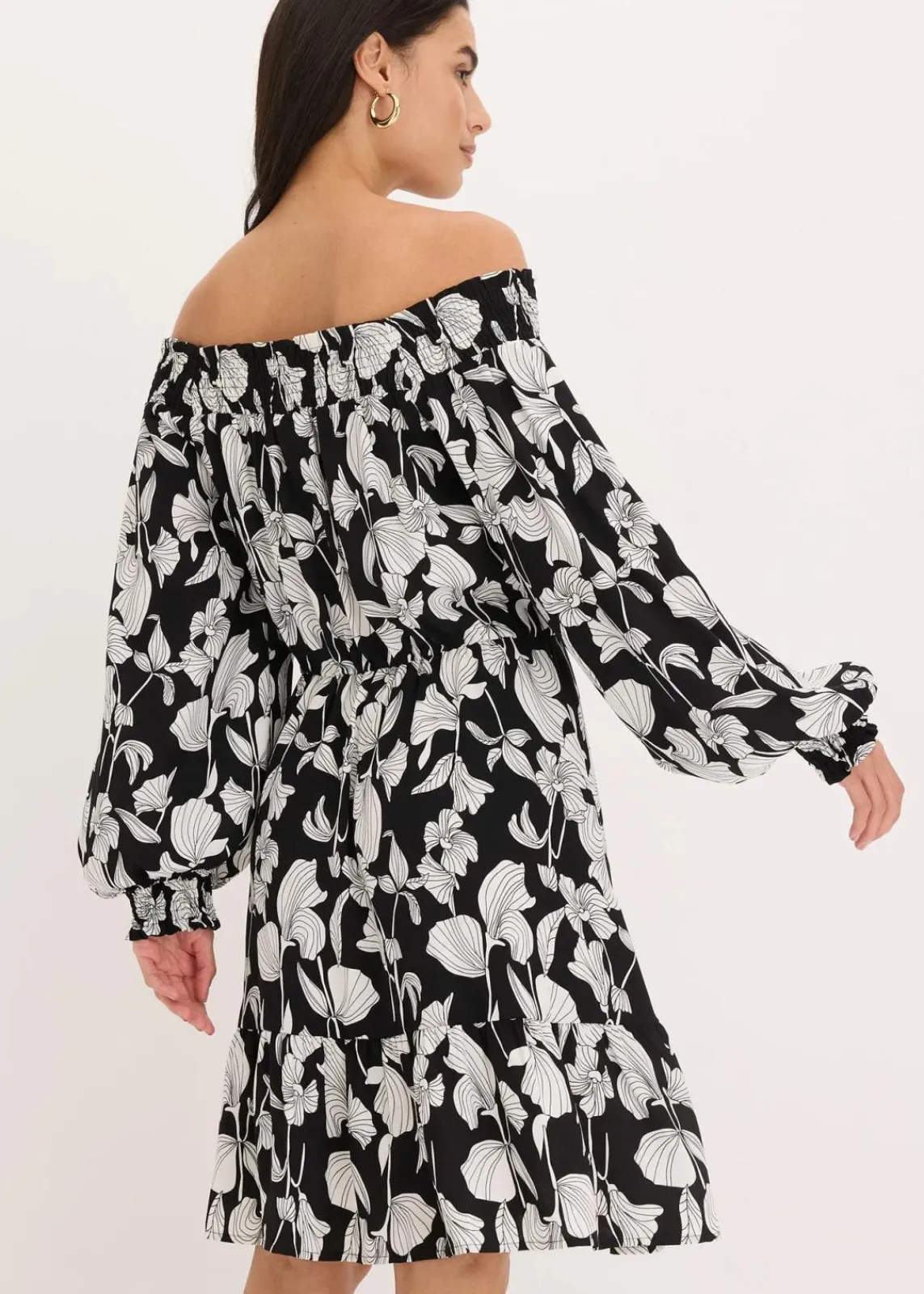 bonprix Nachhaltigere Materialien|Kleider^bedrucktes Carmen-Kleid schwarz/weiß floral
