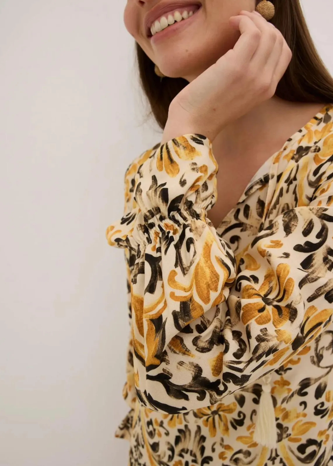 bonprix Nachhaltigere Materialien|Kleider^bedrucktes Kaftan-Kleid aus fließender Viskose wollweiß/ocker bedruckt