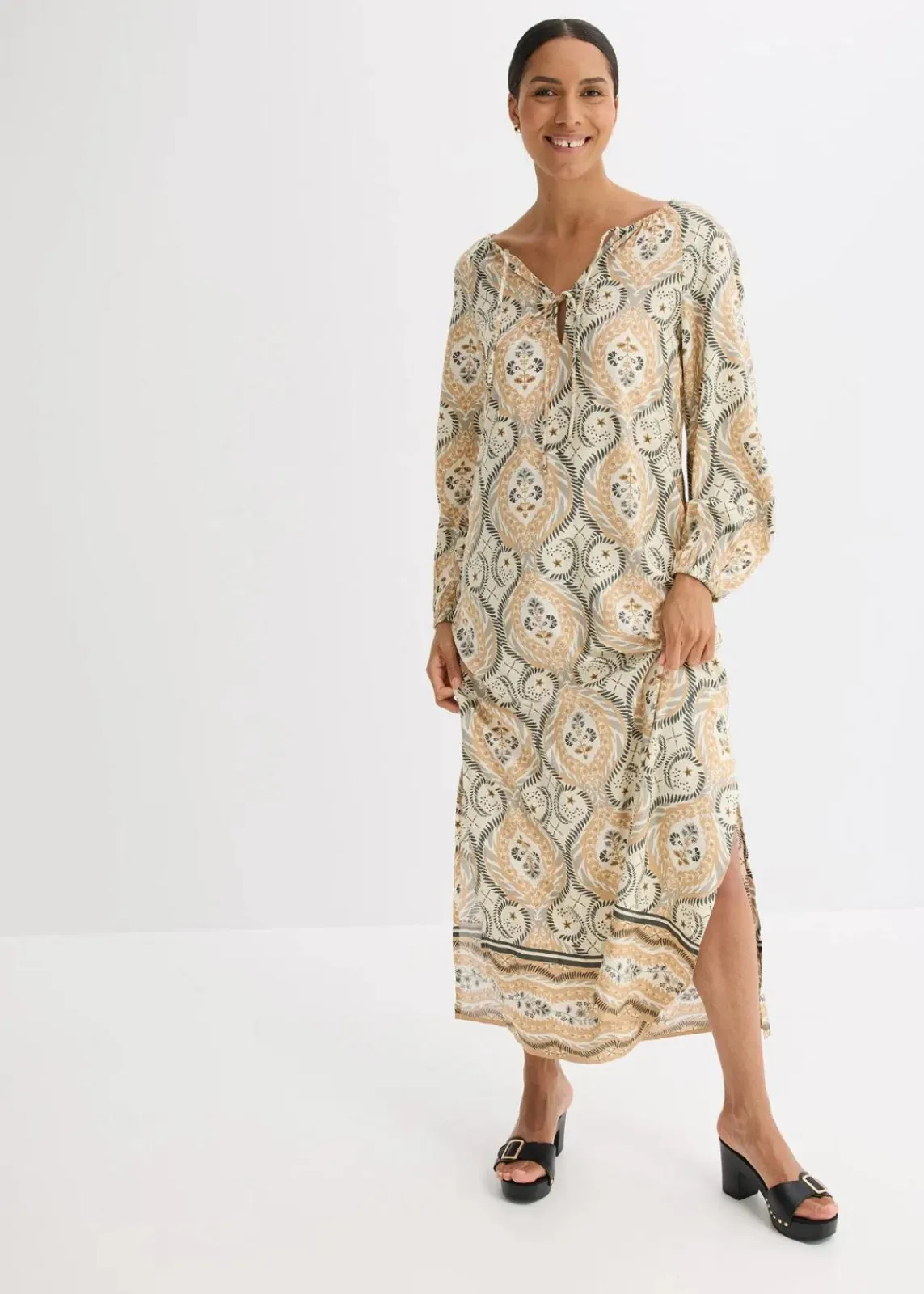 bonprix Bekleidung·Pullover & Strickjacken|Nachhaltigere Materialien^bedrucktes Kaftan-Kleid aus fließender Viskose sand bedruckt