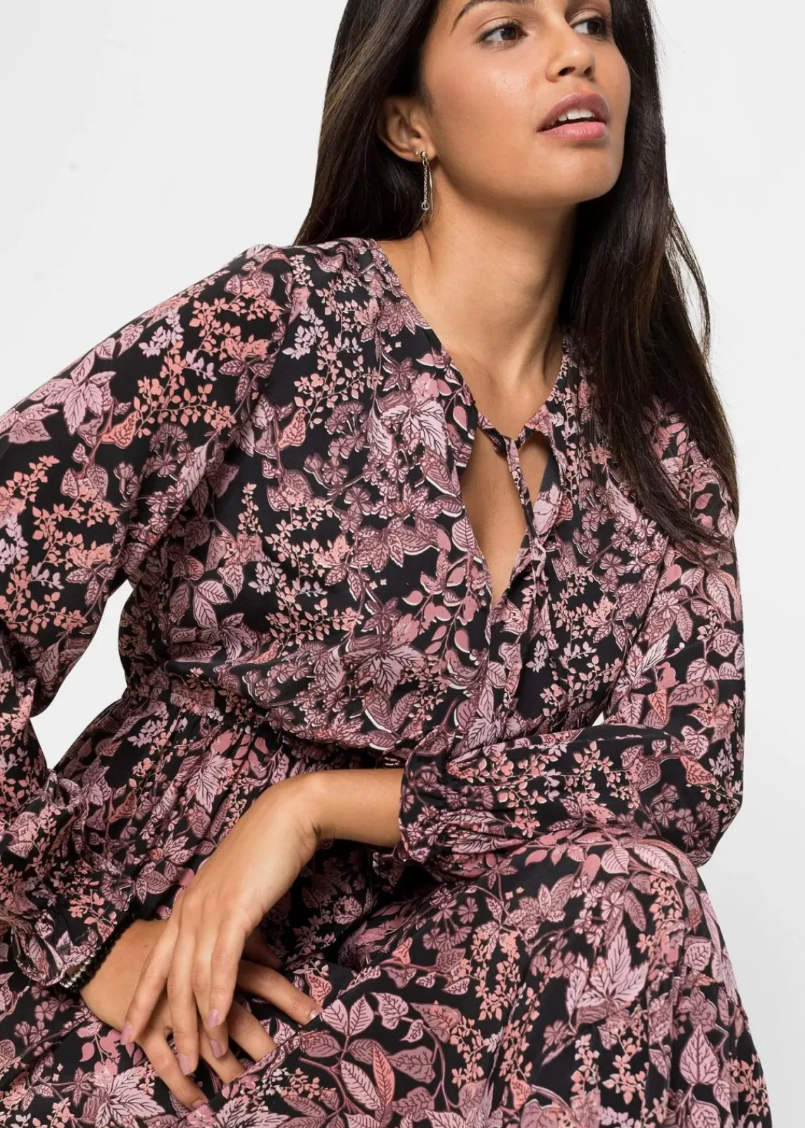 bonprix Bekleidung·Pullover & Strickjacken|Nachhaltigere Materialien^Bedrucktes Maxikleid schwarz/rosa floral