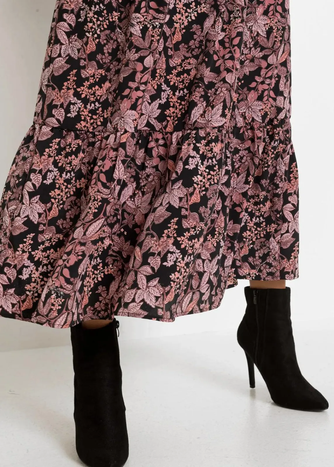 bonprix Bekleidung·Pullover & Strickjacken|Nachhaltigere Materialien^Bedrucktes Maxikleid schwarz/rosa floral