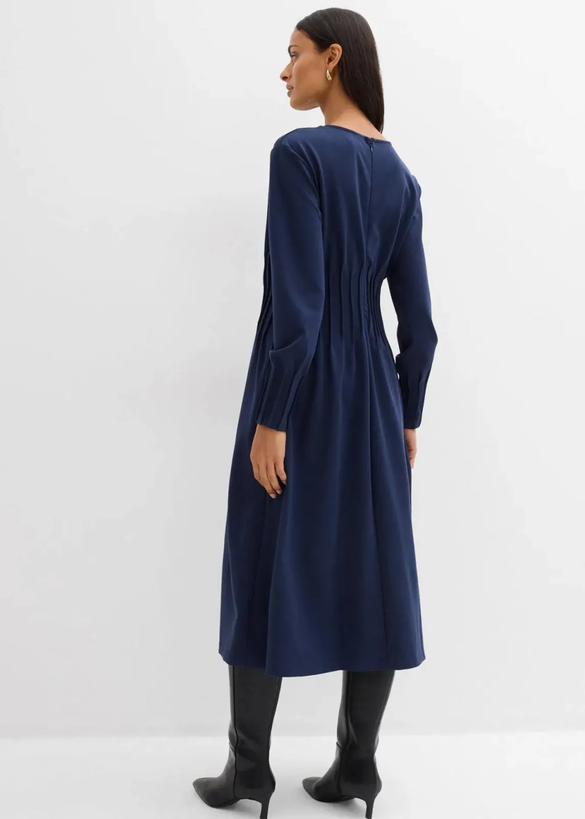 bonprix Kleider|Bekleidung·Pullover & Strickjacken^Bequemes Kleid mit Zierfalten aus Viskose-Mix dunkelblau