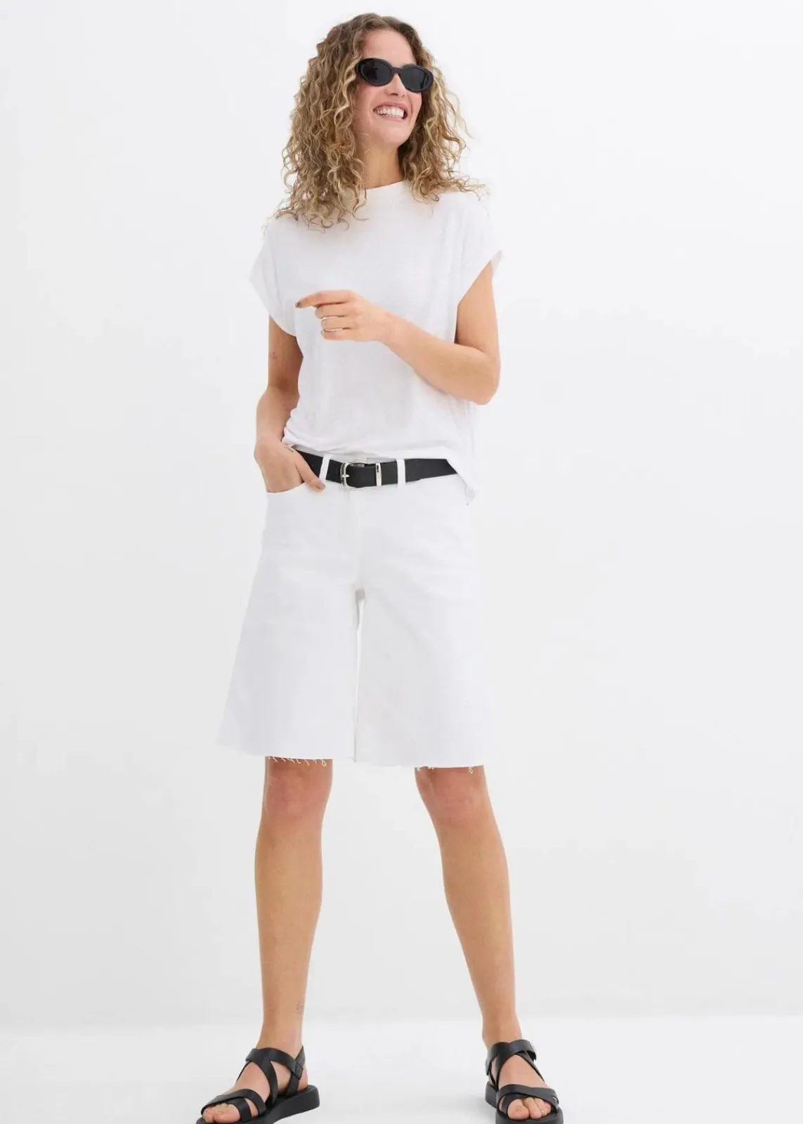 bonprix Bekleidung·Outdoorbekleidung|Bekleidung·Kleider^Bermuda mit offener Saumkante weiß