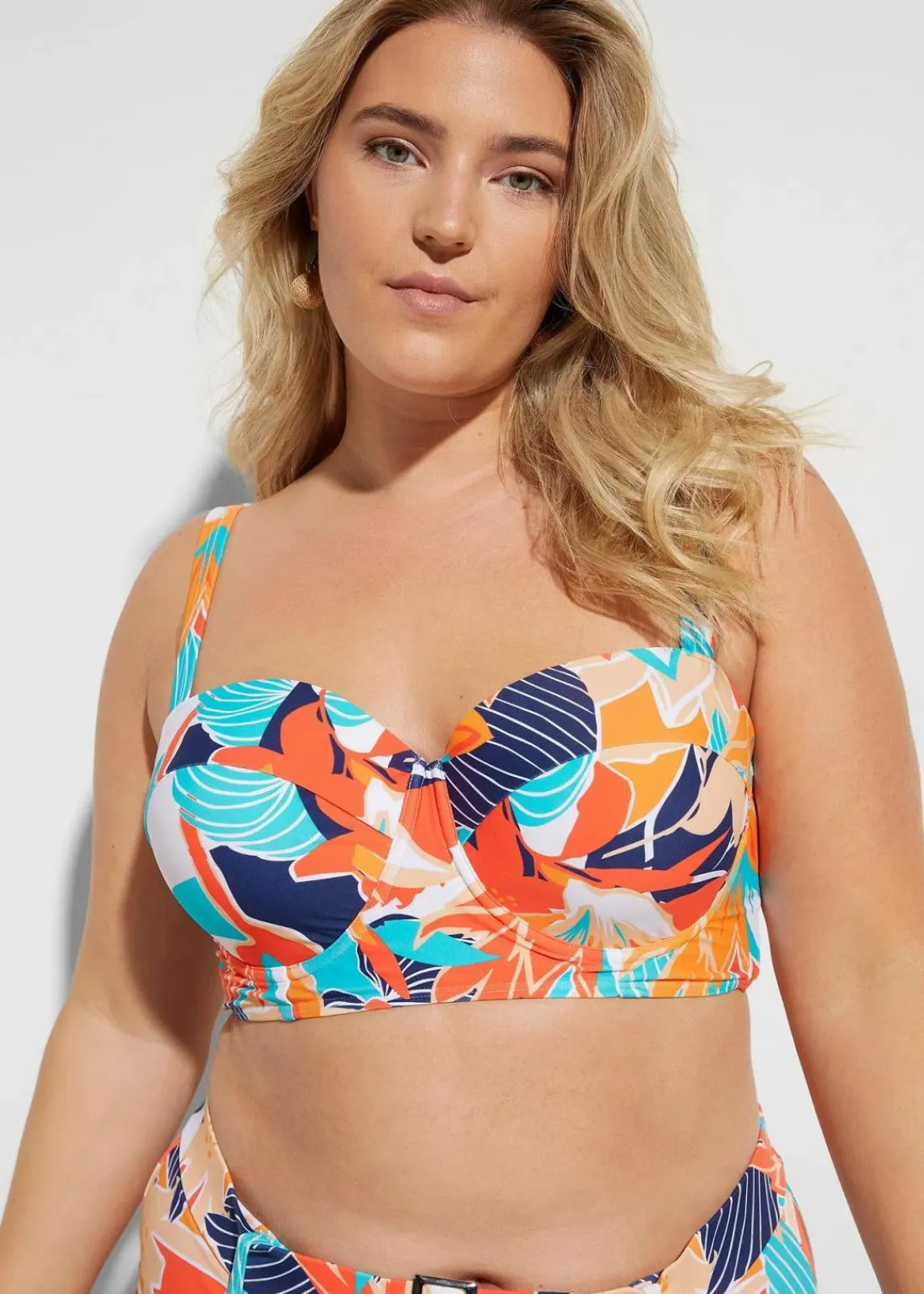 bonprix Nachhaltigere Materialien|Bademode·Bikinis^Bügel Bikini mit Highwaist-Bikinihose (2-tlg.Set) weiss/blau floral
