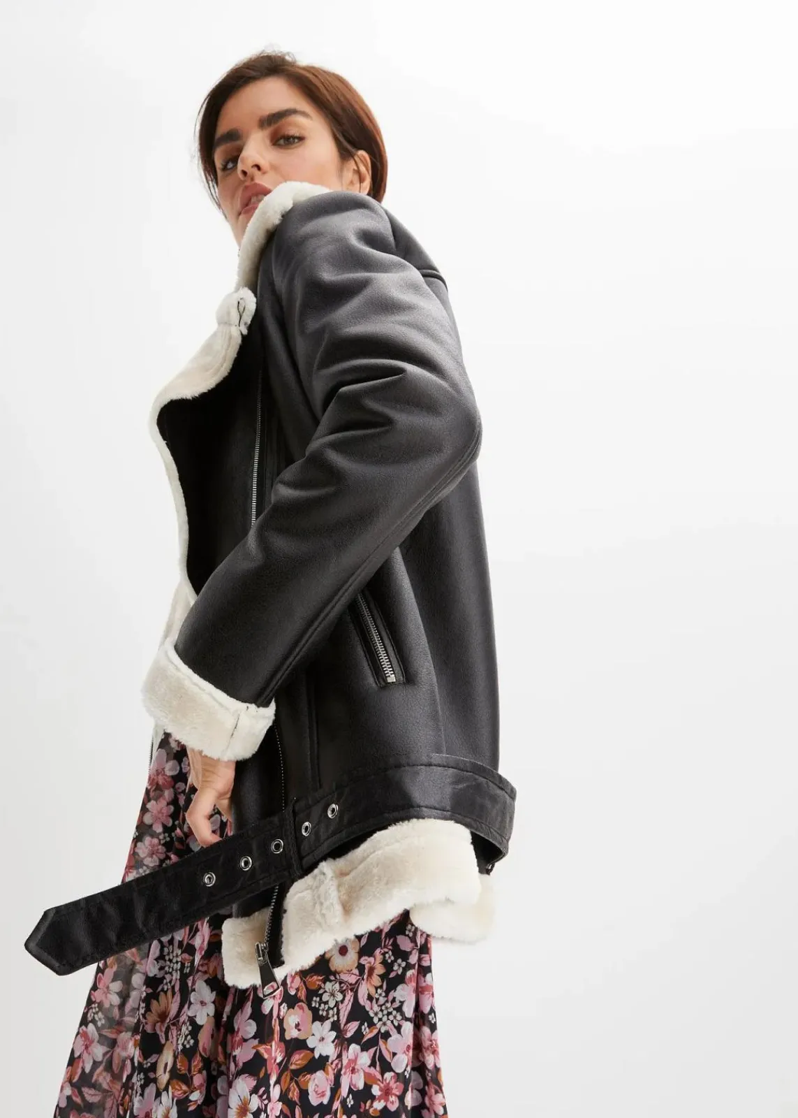 bonprix Jacken & Mäntel^Biker-Jacke aus Lammfellimitat schwarz