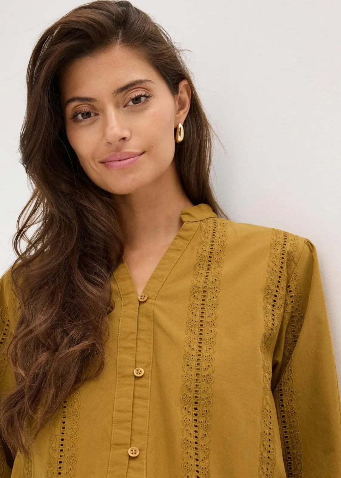 bonprix Bekleidung·Jacken & Mäntel|Blusen & Tuniken^Bluse aus Baumwolle mit Spitzen-Details mistelgrün
