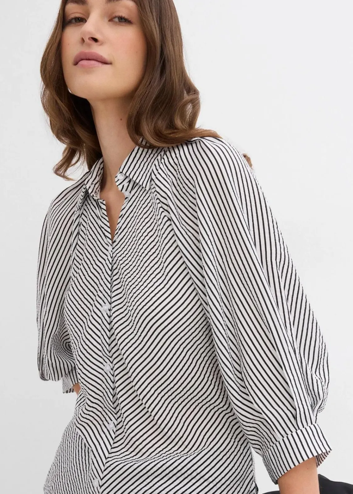 bonprix Bekleidung·Jacken & Mäntel|Blusen & Tuniken^Bluse aus feinem Viskose-Mix wollweiß/schwarz gestreift