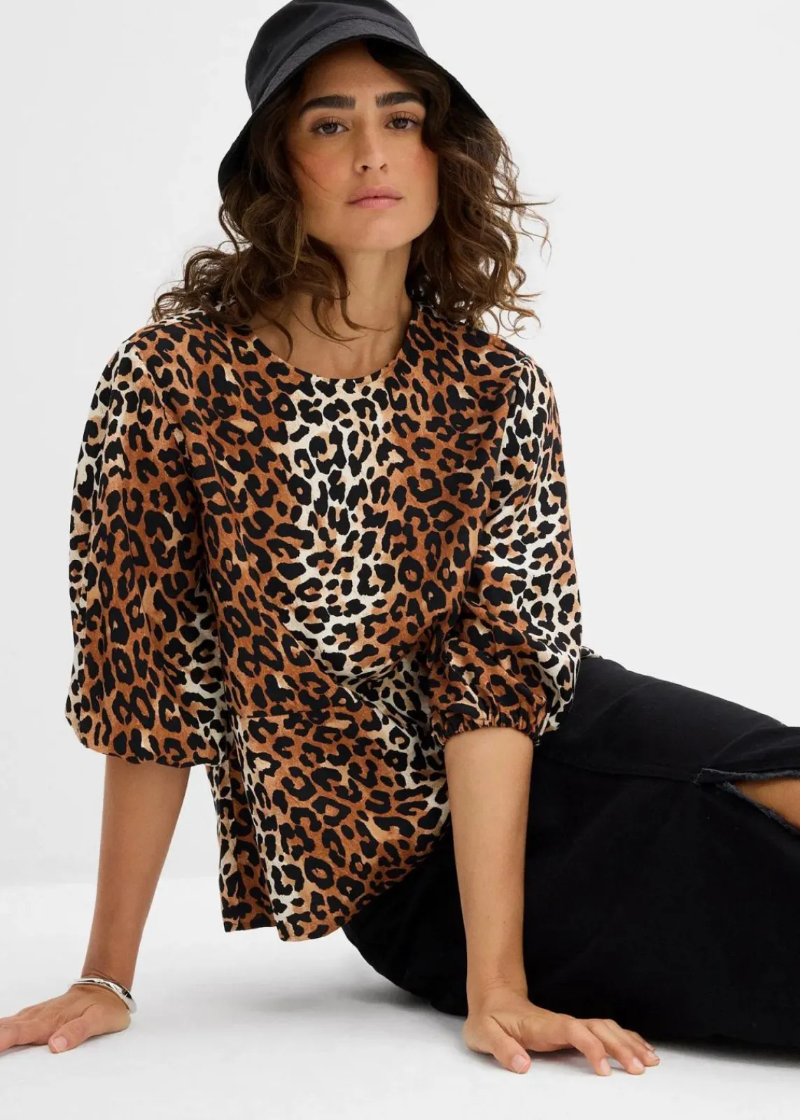bonprix Blusen & Tuniken^Bluse aus feinem Viskose-Mix natur/schwarz/dunkelcognac leo washed bedruckt