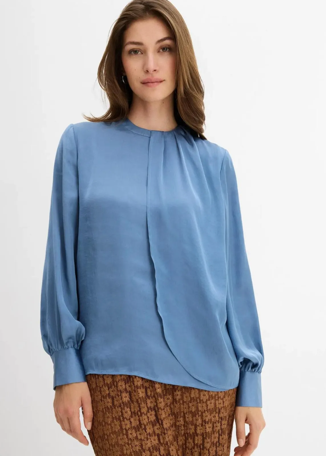 bonprix Bekleidung·Jacken & Mäntel|Blusen & Tuniken^Bluse aus fließendem Satin wellenblau