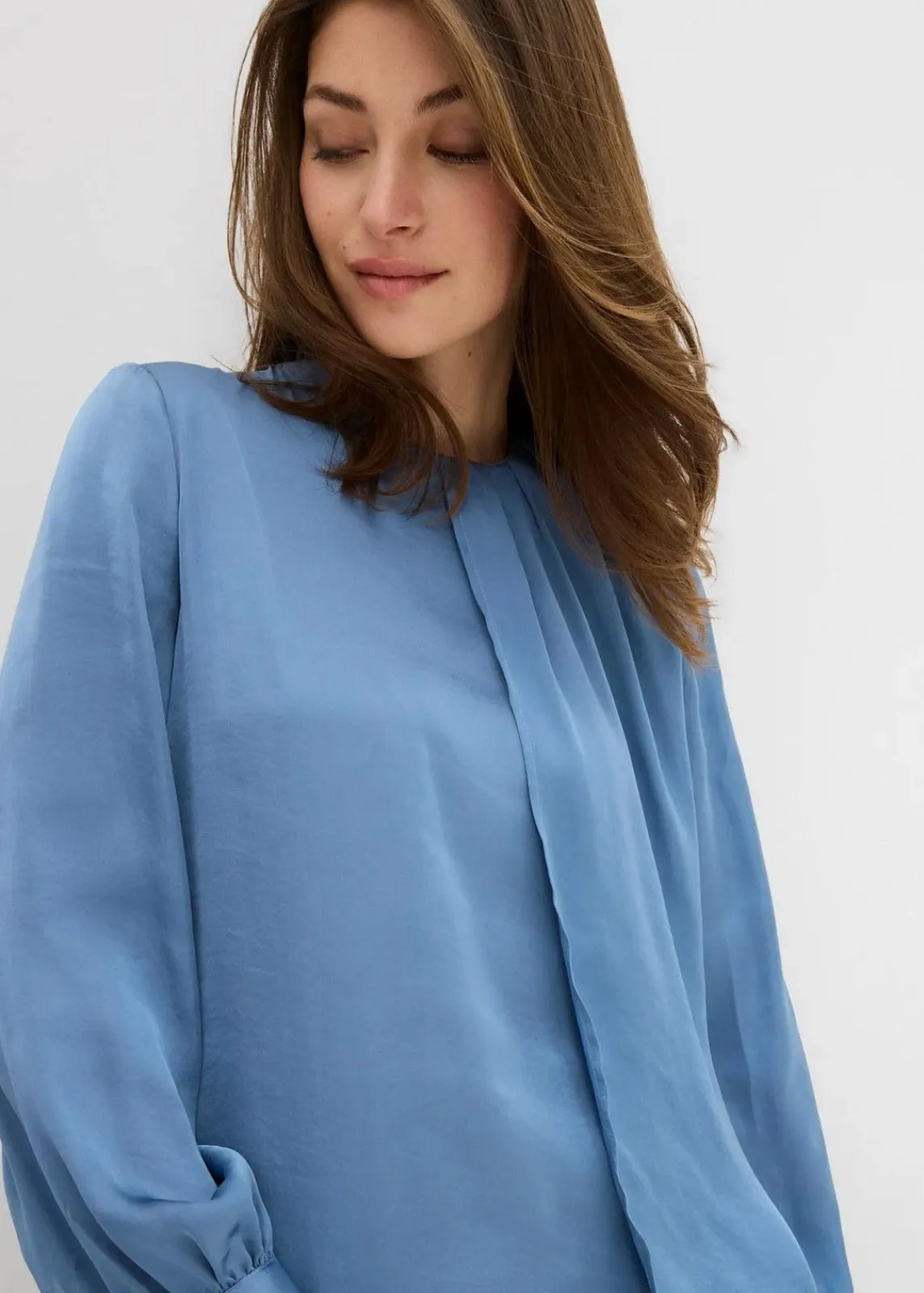 bonprix Bekleidung·Jacken & Mäntel|Blusen & Tuniken^Bluse aus fließendem Satin wellenblau