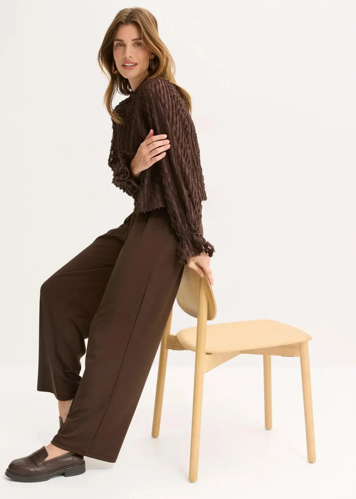 bonprix Blusen & Tuniken|Bekleidung·Jacken & Mäntel^Bluse aus strukturiertem Material dunkelbraun