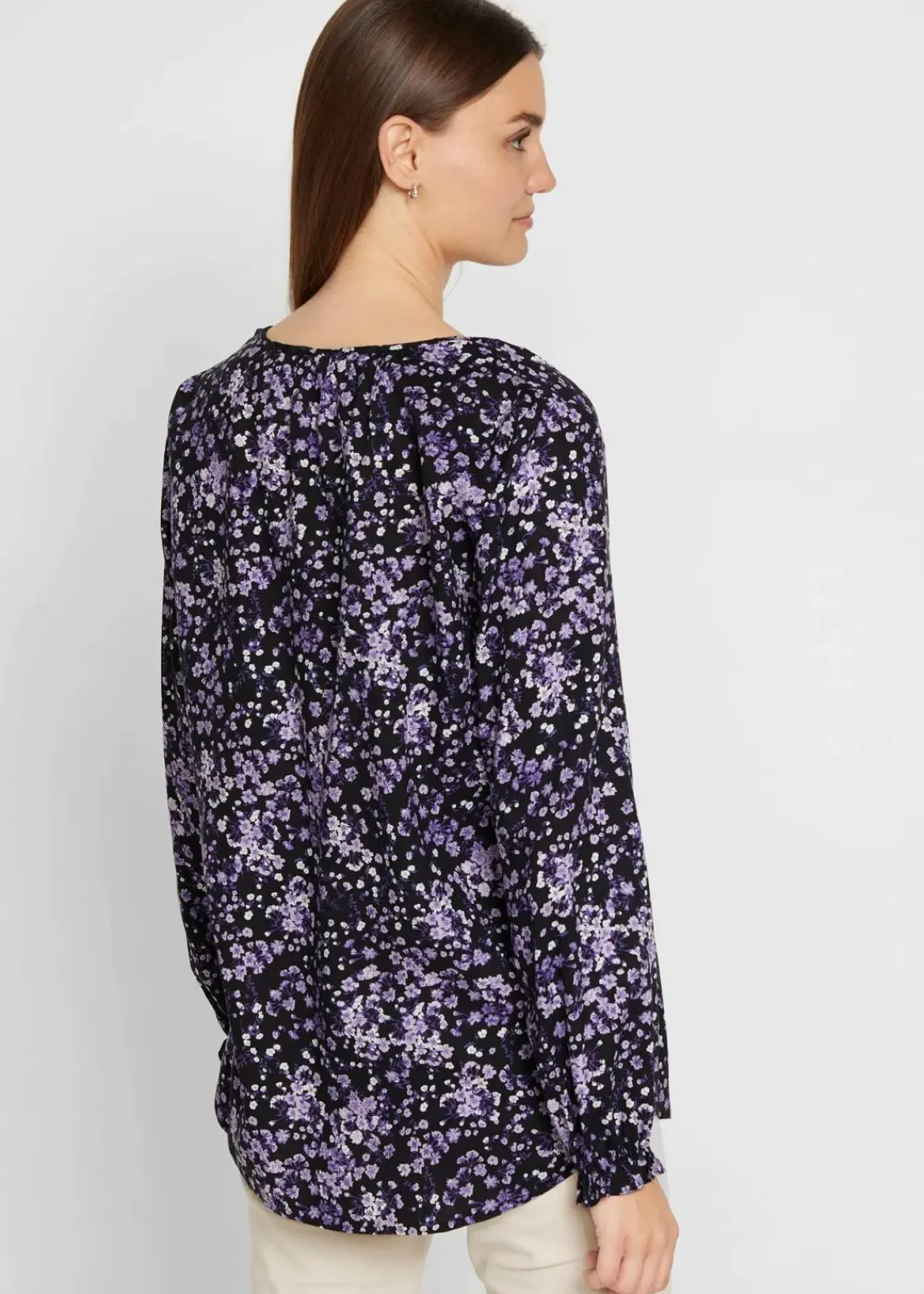 bonprix Bekleidung·Jacken & Mäntel|Blusen & Tuniken^Bluse, langarm schwarz/hyazinthenlila geblümt