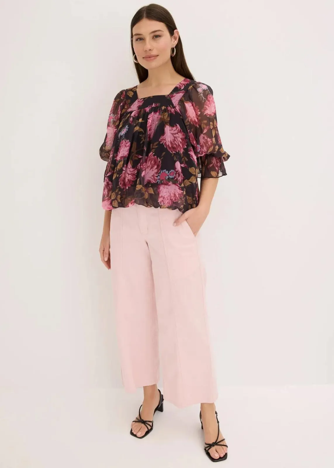 bonprix Blusen & Tuniken|Bekleidung·Jacken & Mäntel^Bluse mit Ballonsaum schwarz geblümt