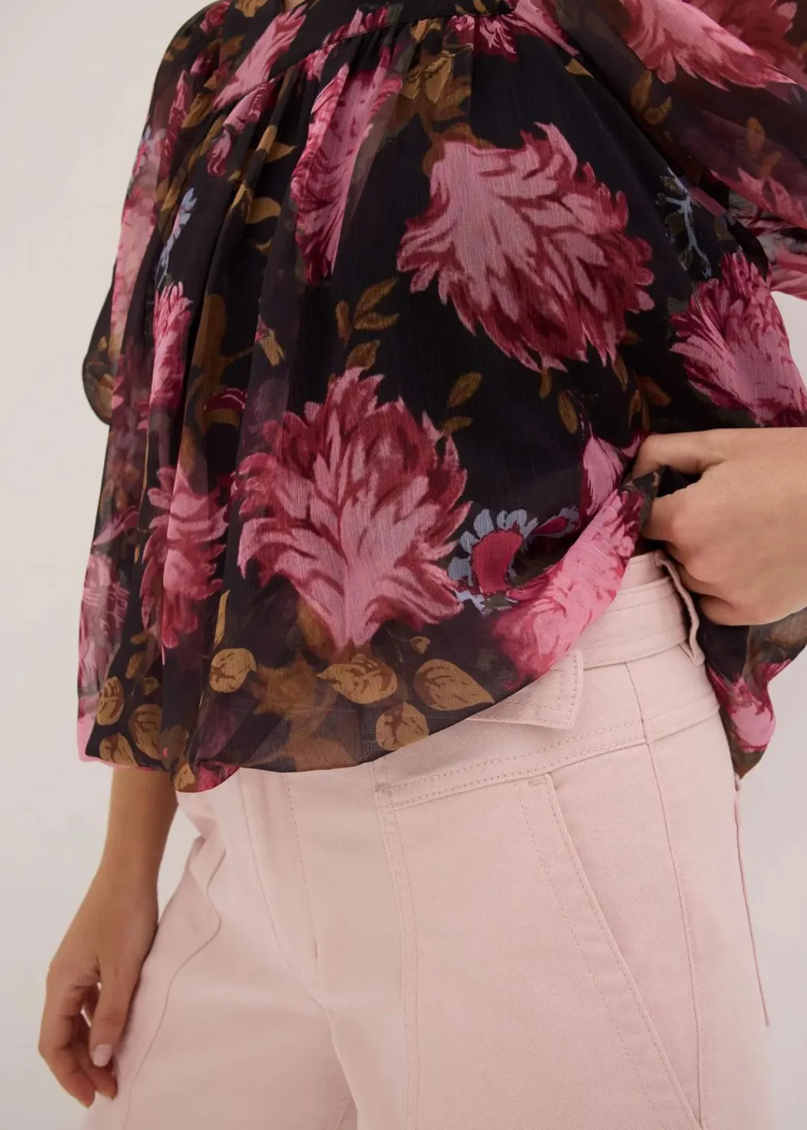 bonprix Blusen & Tuniken|Bekleidung·Jacken & Mäntel^Bluse mit Ballonsaum schwarz geblümt