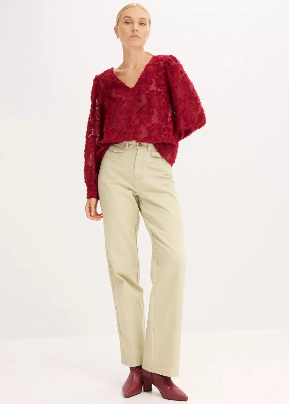 bonprix Blusen & Tuniken^Bluse mit floralem Strukturmuster pflaumenrot