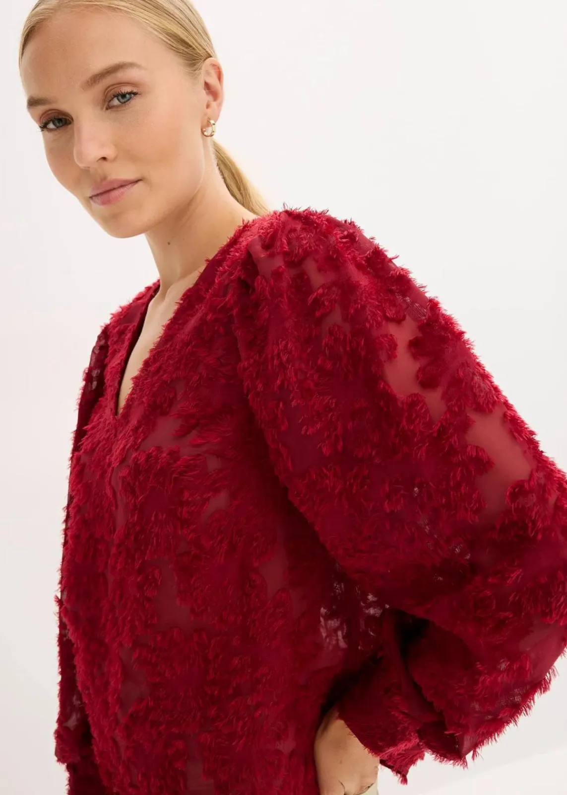 bonprix Blusen & Tuniken^Bluse mit floralem Strukturmuster pflaumenrot