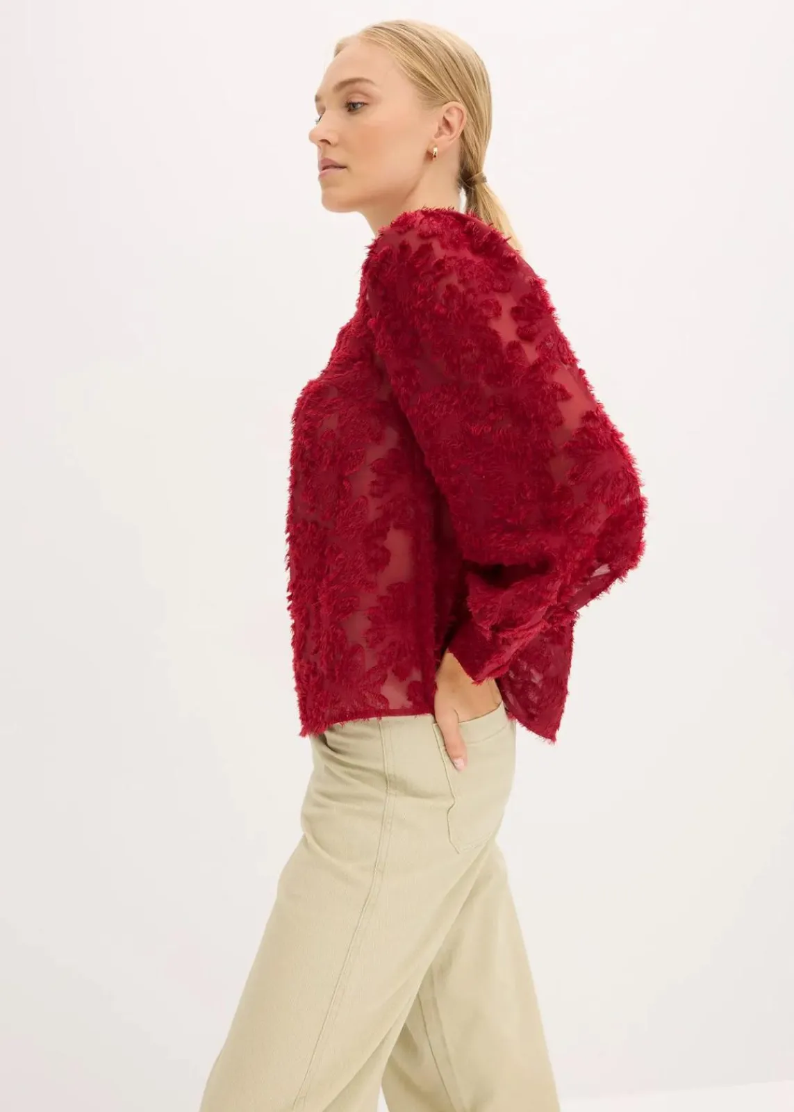bonprix Blusen & Tuniken^Bluse mit floralem Strukturmuster pflaumenrot