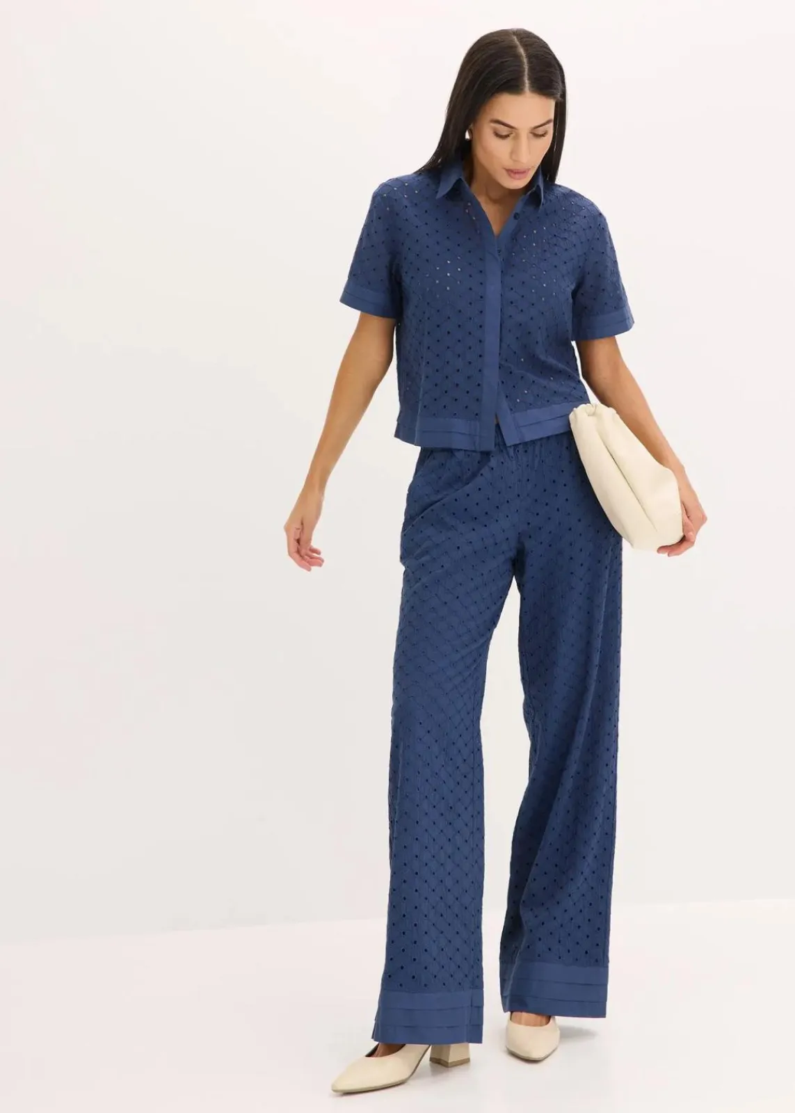 bonprix Blusen & Tuniken|Bekleidung·Jacken & Mäntel^Bluse mit Lochstickerei dunkelblau