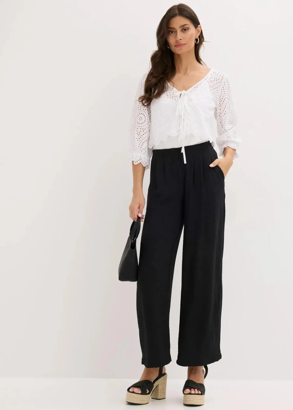 bonprix Blusen & Tuniken|Bekleidung·Jacken & Mäntel^Bluse mit Lochstickerei und Puffärmeln weiß