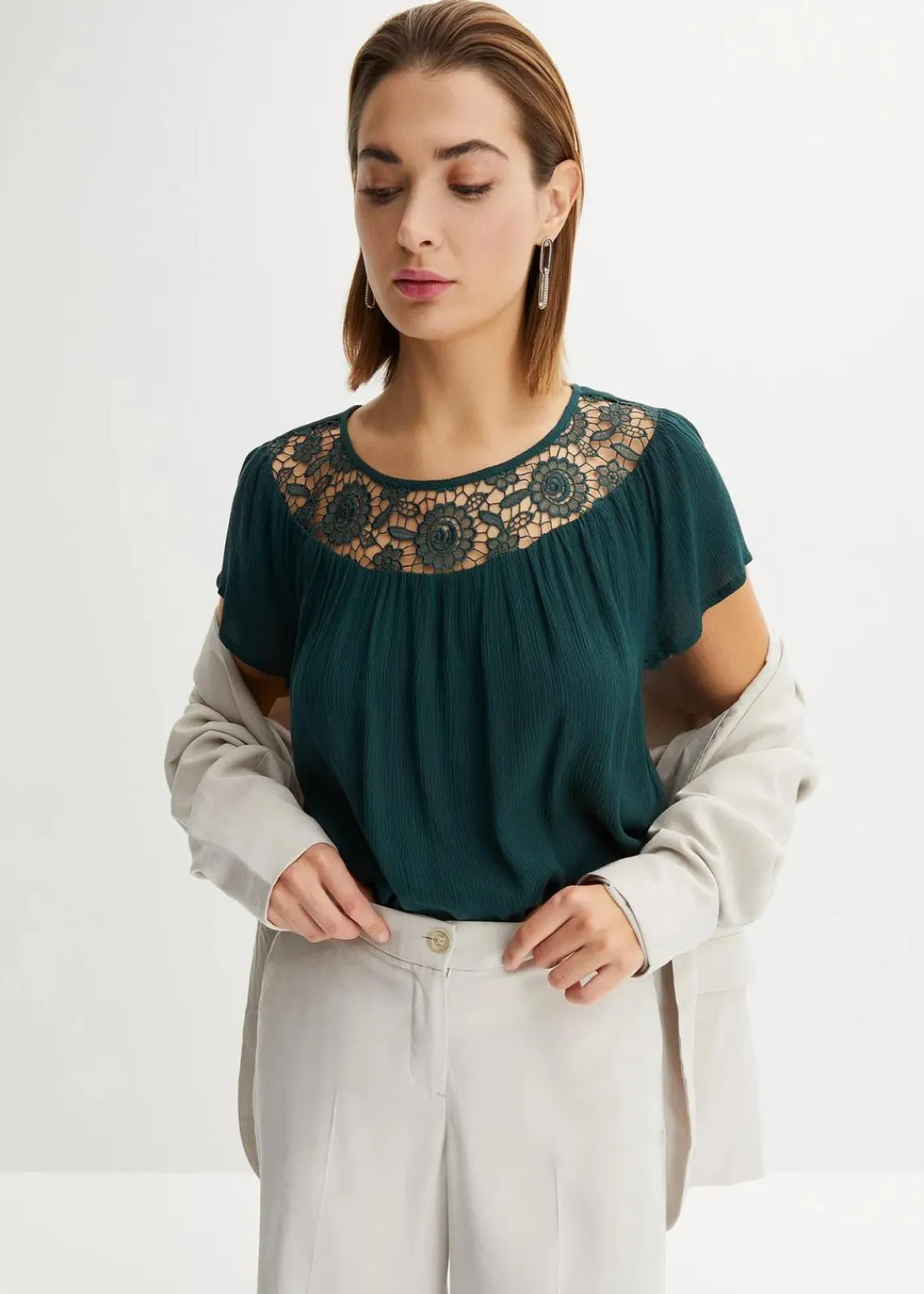 bonprix Bekleidung·Jacken & Mäntel|Blusen & Tuniken^Bluse mit Spitze tiefgrün